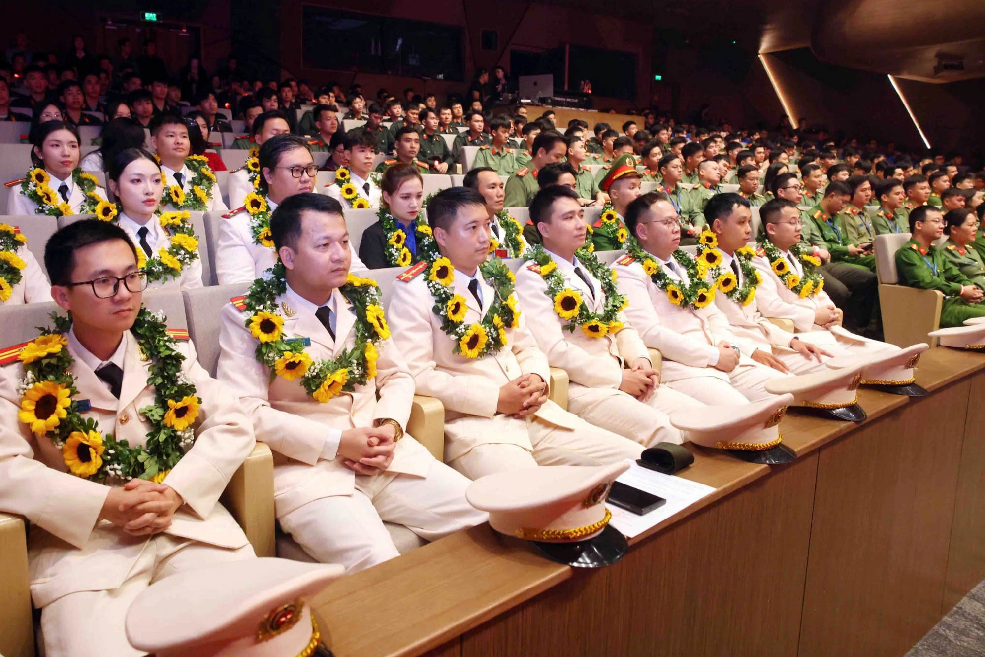 Vinh danh 20 gương mặt trẻ C&ocirc;ng an ti&ecirc;u biểu 2025 - Ảnh 3.