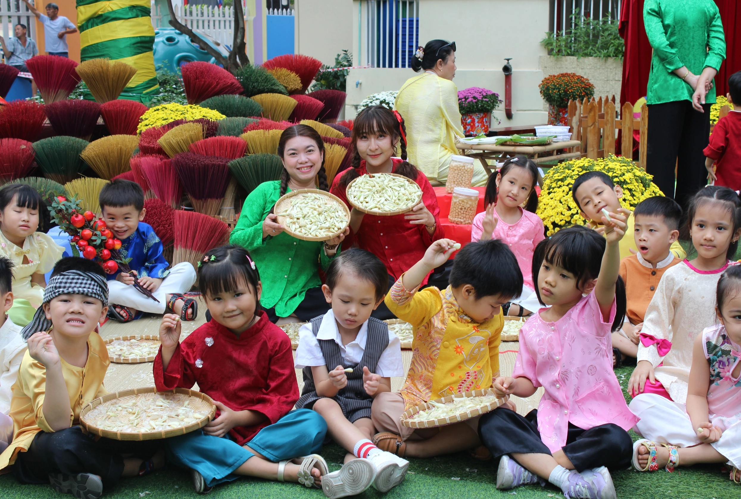 TP.HCM ch&iacute;nh thức c&oacute; 162 KCN, x&atilde;, phường được x&aacute;c định 'nơi c&oacute; nhiều lao động' - Ảnh 1.