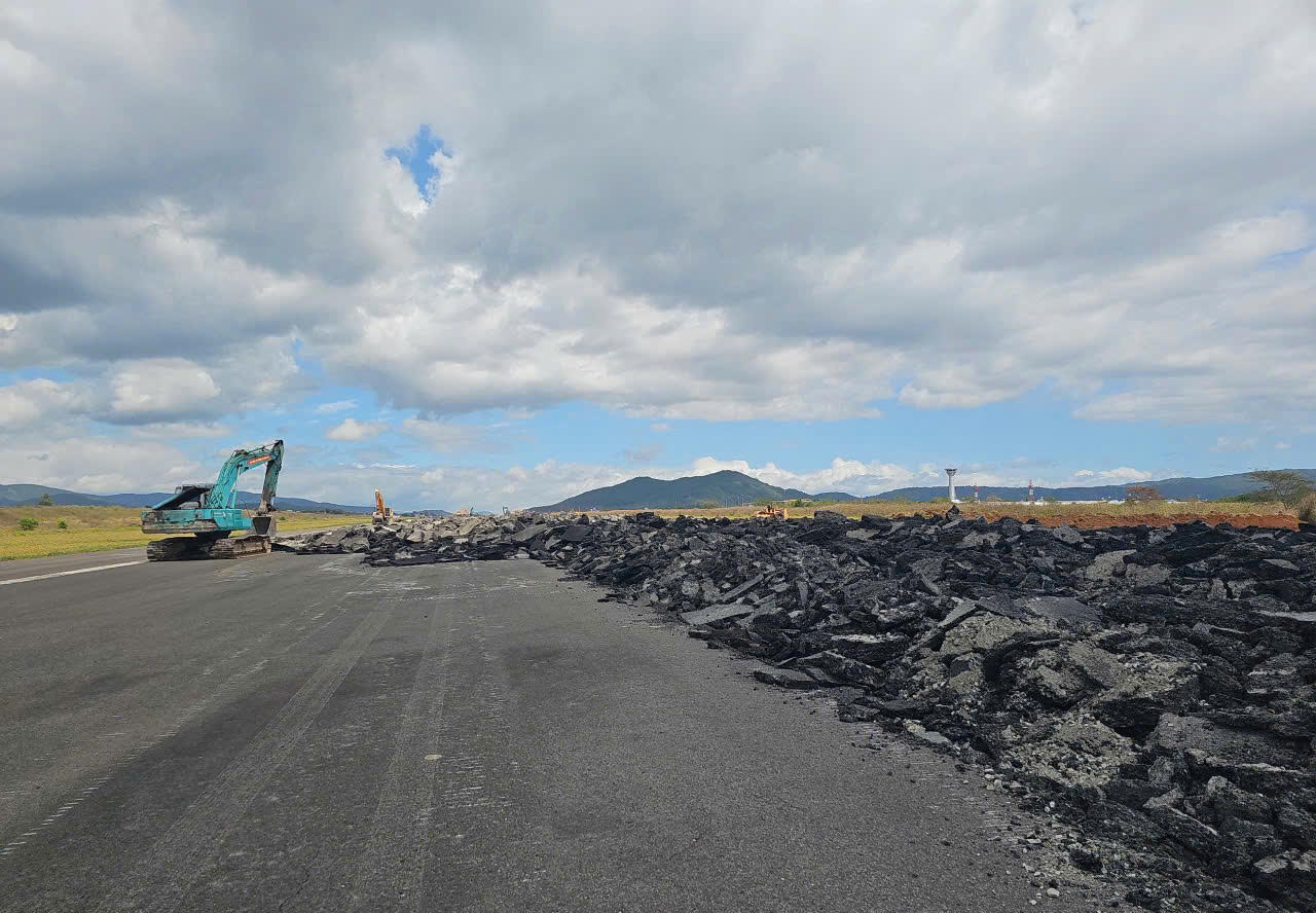 Đại công trường sân bay Liên Khương sau 2 tuần khởi công sửa chữa, nâng cấp- Ảnh 9.