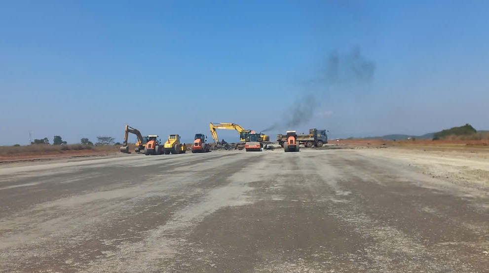 Đại công trường sân bay Liên Khương sau 2 tuần khởi công sửa chữa, nâng cấp- Ảnh 7.