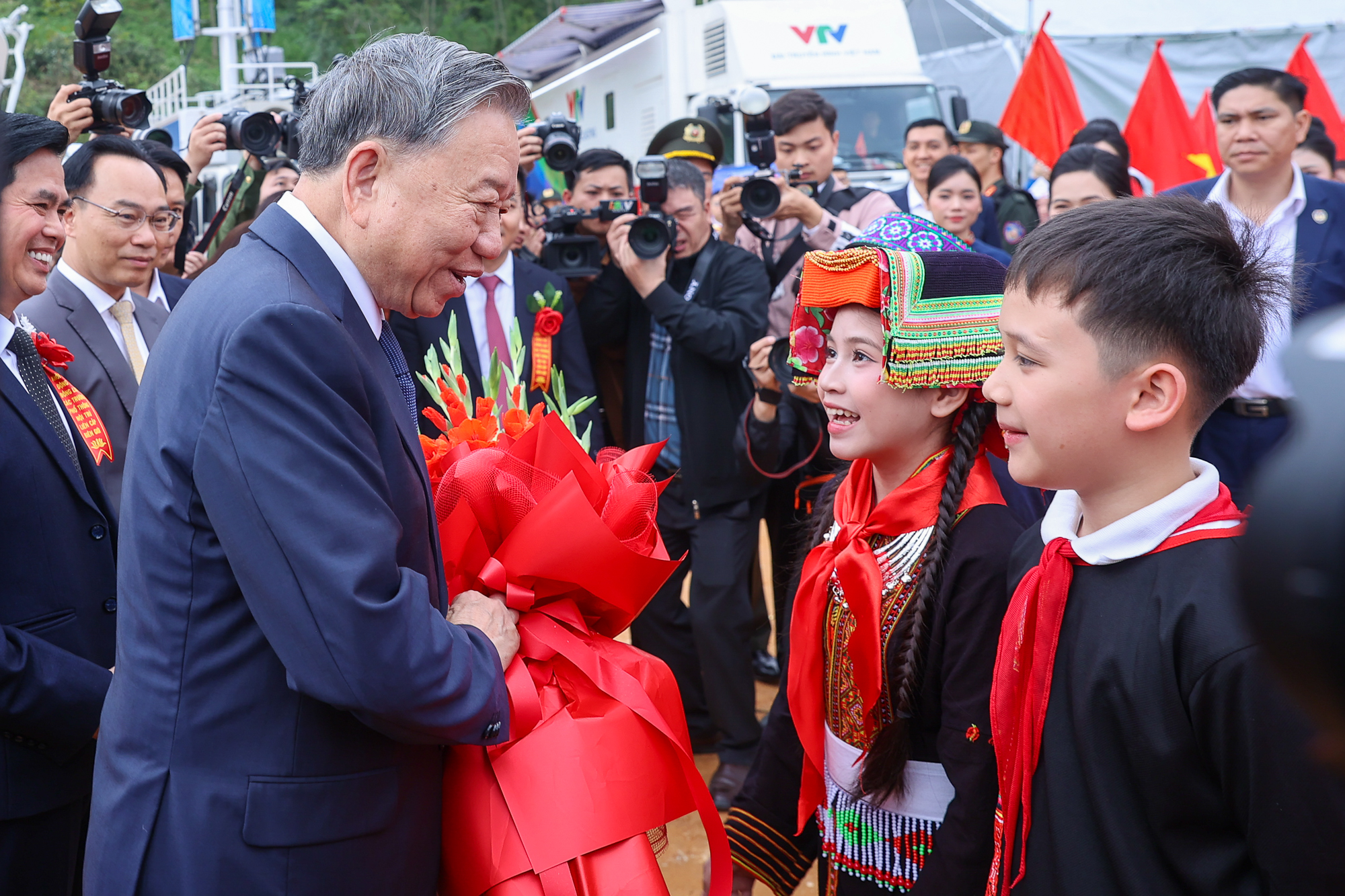 Khởi công đồng loạt 121 trường phổ thông nội trú liên cấp trên cả nước- Ảnh 2. Khởi công đồng loạt 121 trường phổ thông nội trú liên cấp trên cả nước- Ảnh 2.