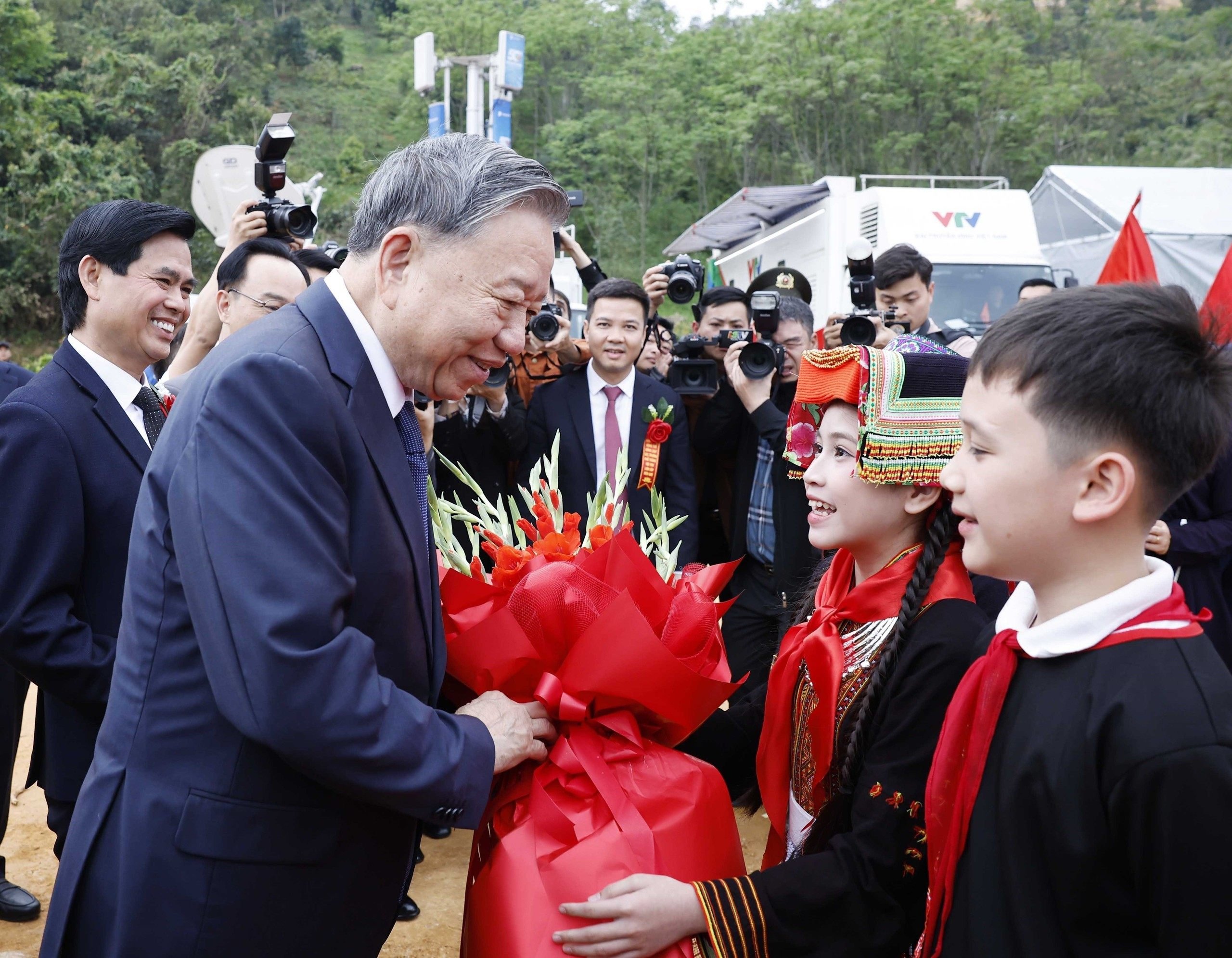 Tổng B&iacute; thư: Nh&agrave; trường phải thực sở trở th&agrave;nh 'ng&ocirc;i nh&agrave; thứ hai' ấm &aacute;p- Ảnh 1.