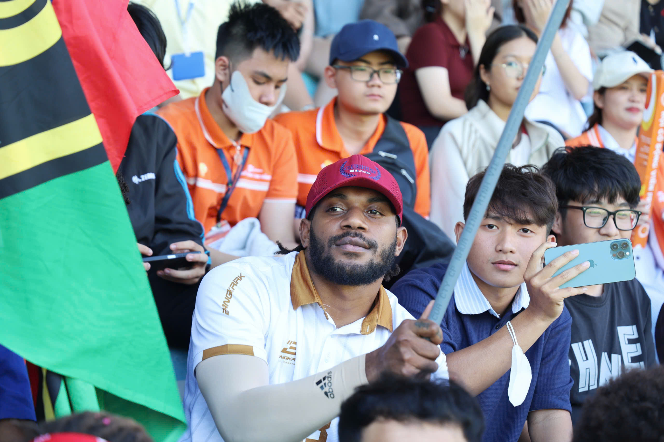 Lưu học sinh quốc tế cũng &lsquo;b&ugrave;ng nổ&rsquo; tr&ecirc;n kh&aacute;n đ&agrave;i TNSV THACO Cup 2026- Ảnh 2.