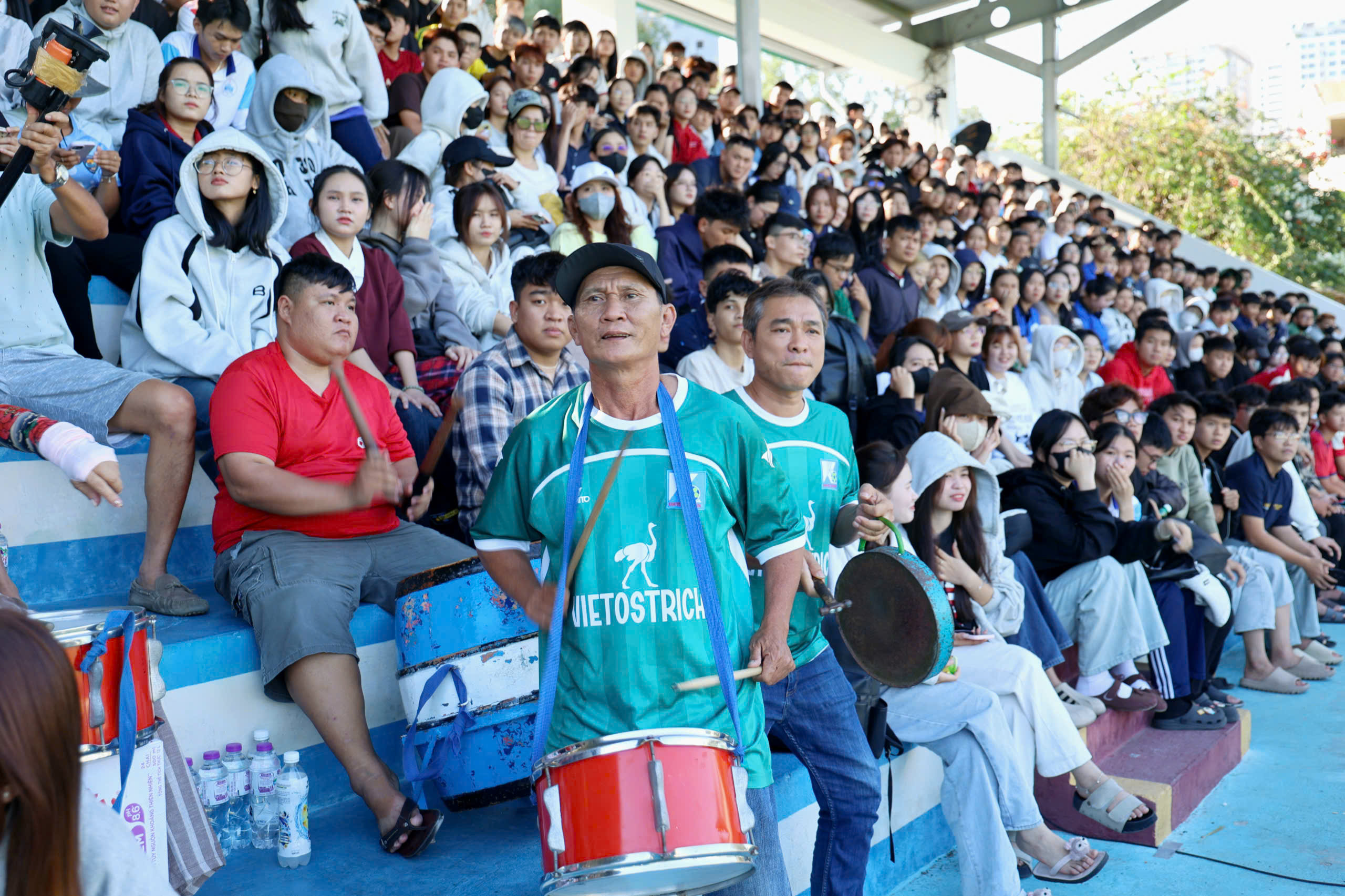 Hội người h&acirc;m mộ b&oacute;ng đ&aacute; Kh&aacute;nh H&ograve;a tiếp lửa kh&aacute;n đ&agrave;i TNSV THACO Cup 2026- Ảnh 2.