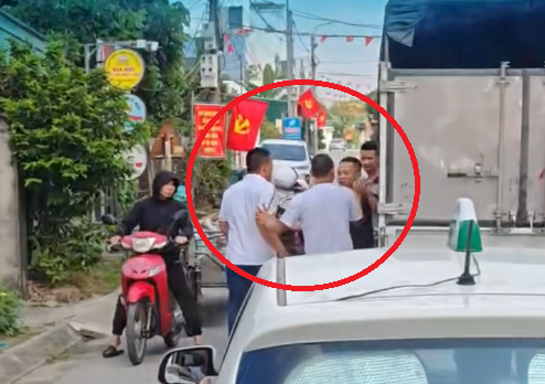 Đỗ xe giữa đường dẫn đến xô xát và đánh người nhập viện tại Hải Phòng - Ảnh 1. Đỗ xe giữa đường dẫn đến xô xát và đánh người nhập viện tại Hải Phòng - Ảnh 1.