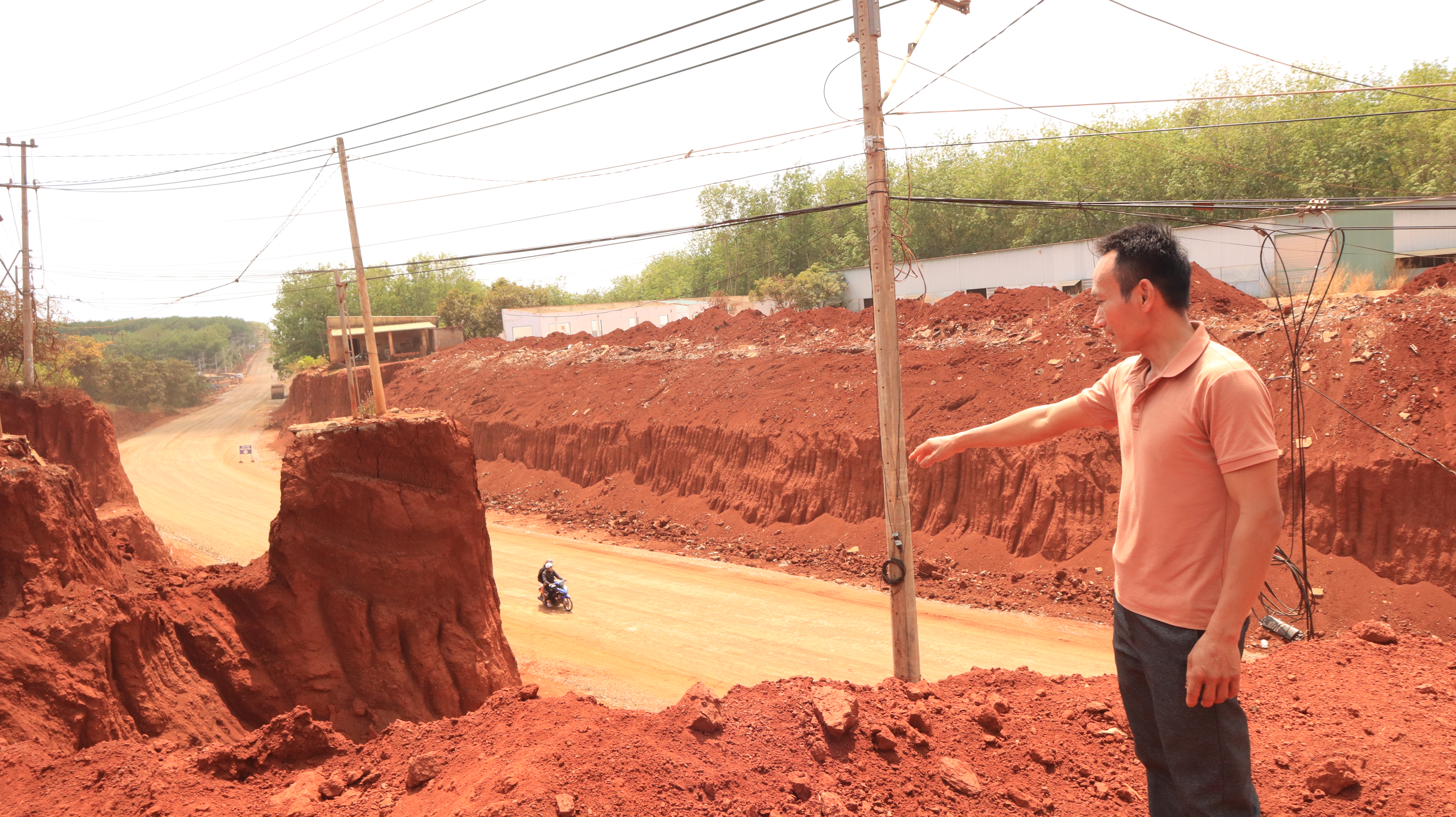 Nhiều nhà dân chênh vênh bên mép vực sâu: Chủ đầu tư nói gì? - Ảnh 5.