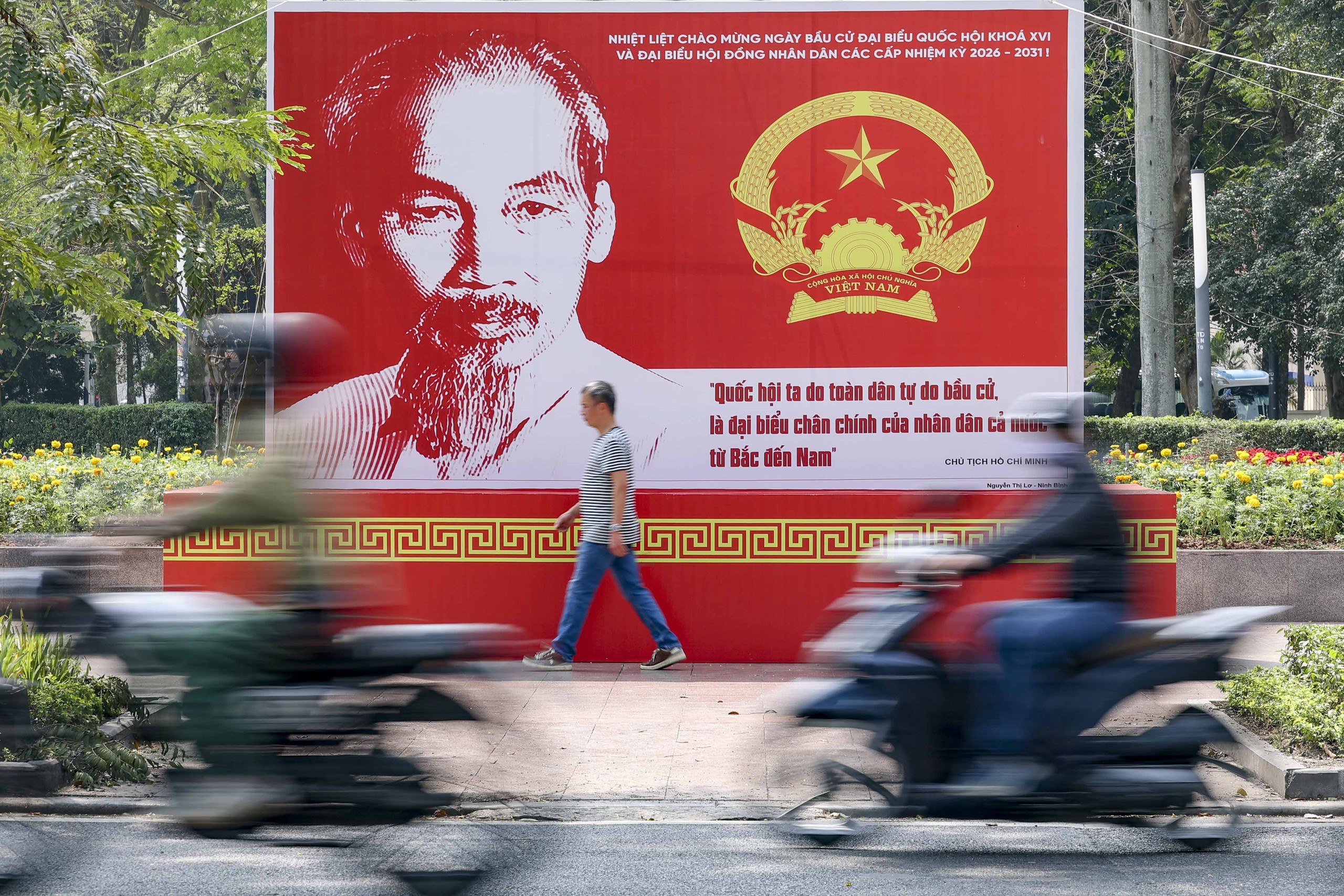 Hà Nội trang hoàng rực rỡ cho ngày bầu cử Quốc hội khóa XVI năm 2026 - Ảnh 9. Hà Nội trang hoàng rực rỡ cho ngày bầu cử Quốc hội khóa XVI năm 2026 - Ảnh 9.