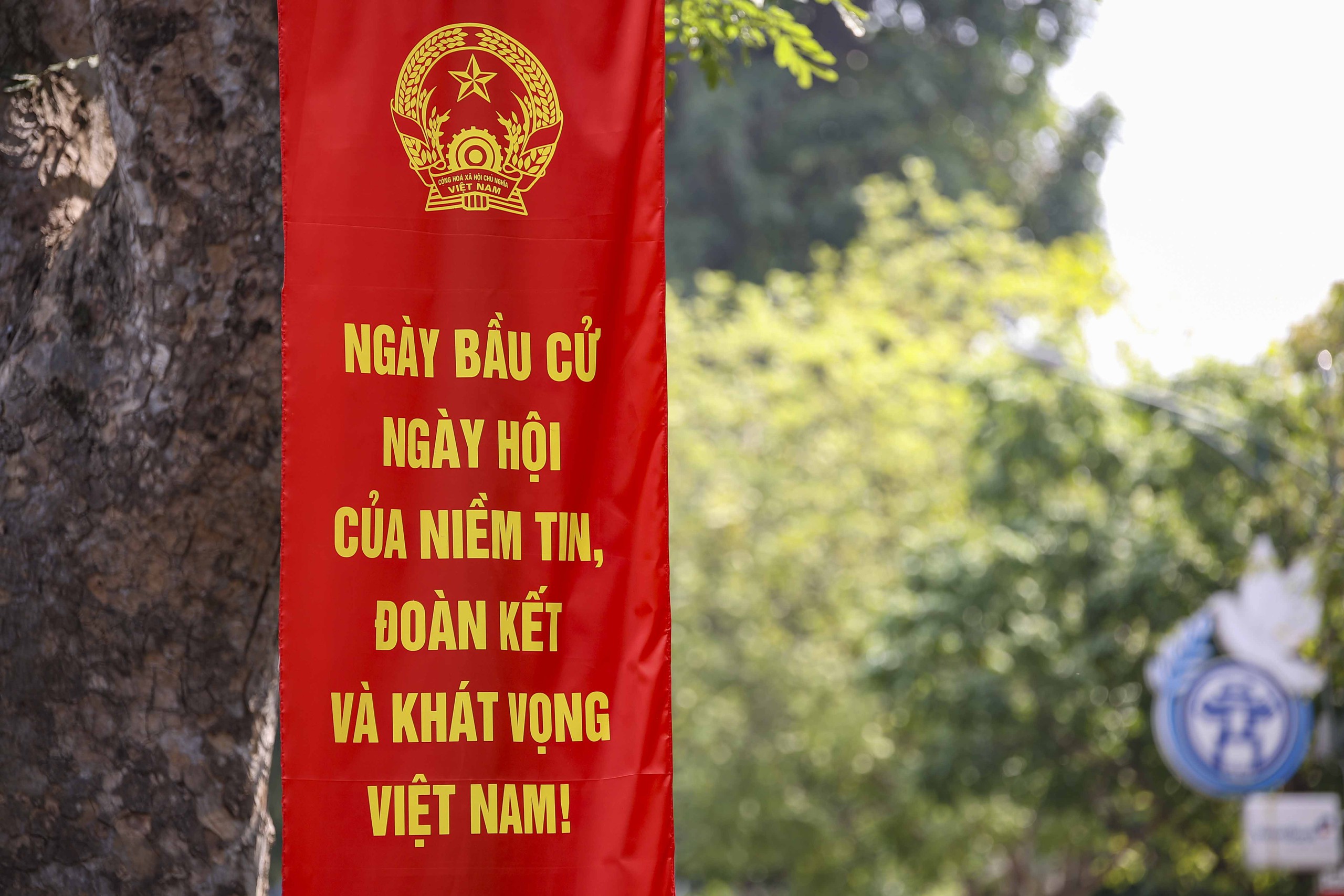 Hà Nội trang hoàng rực rỡ cho ngày bầu cử Quốc hội khóa XVI năm 2026 - Ảnh 15. Hà Nội trang hoàng rực rỡ cho ngày bầu cử Quốc hội khóa XVI năm 2026 - Ảnh 15.