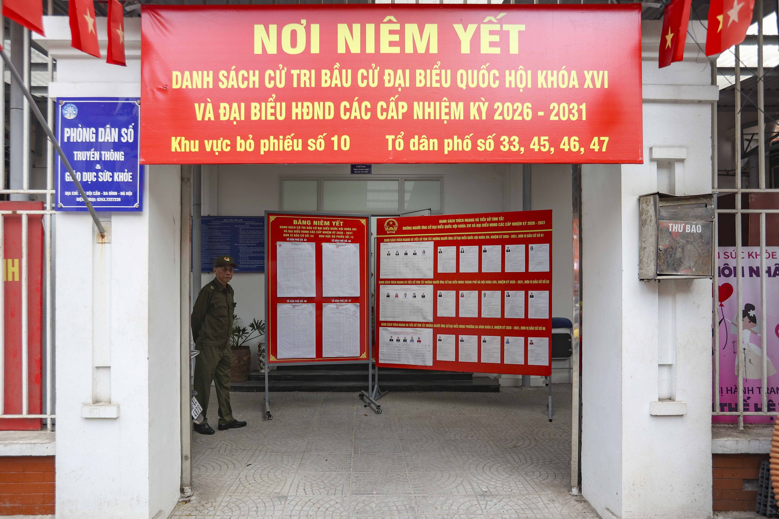 Hà Nội trang hoàng rực rỡ cho ngày bầu cử Quốc hội khóa XVI năm 2026 - Ảnh 13. Hà Nội trang hoàng rực rỡ cho ngày bầu cử Quốc hội khóa XVI năm 2026 - Ảnh 13.