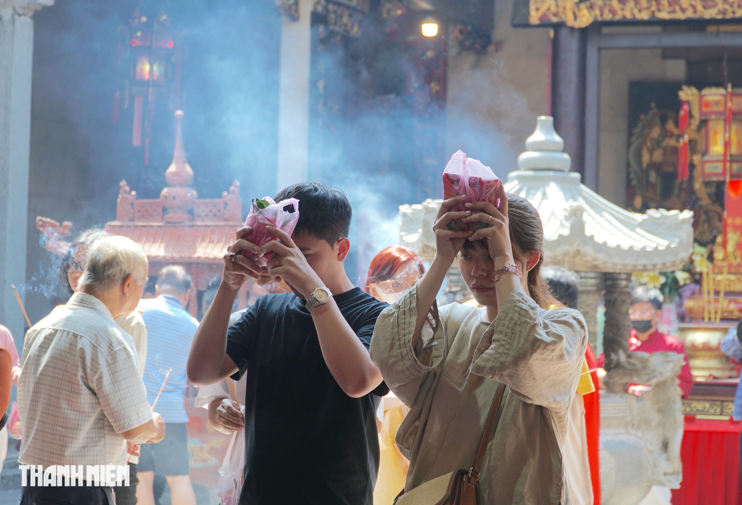 Rằm th&aacute;ng gi&ecirc;ng: Vay - trả lộc tại ch&ugrave;a &Ocirc;ng để ph&aacute;t t&agrave;i năm 2026 - Ảnh 3.