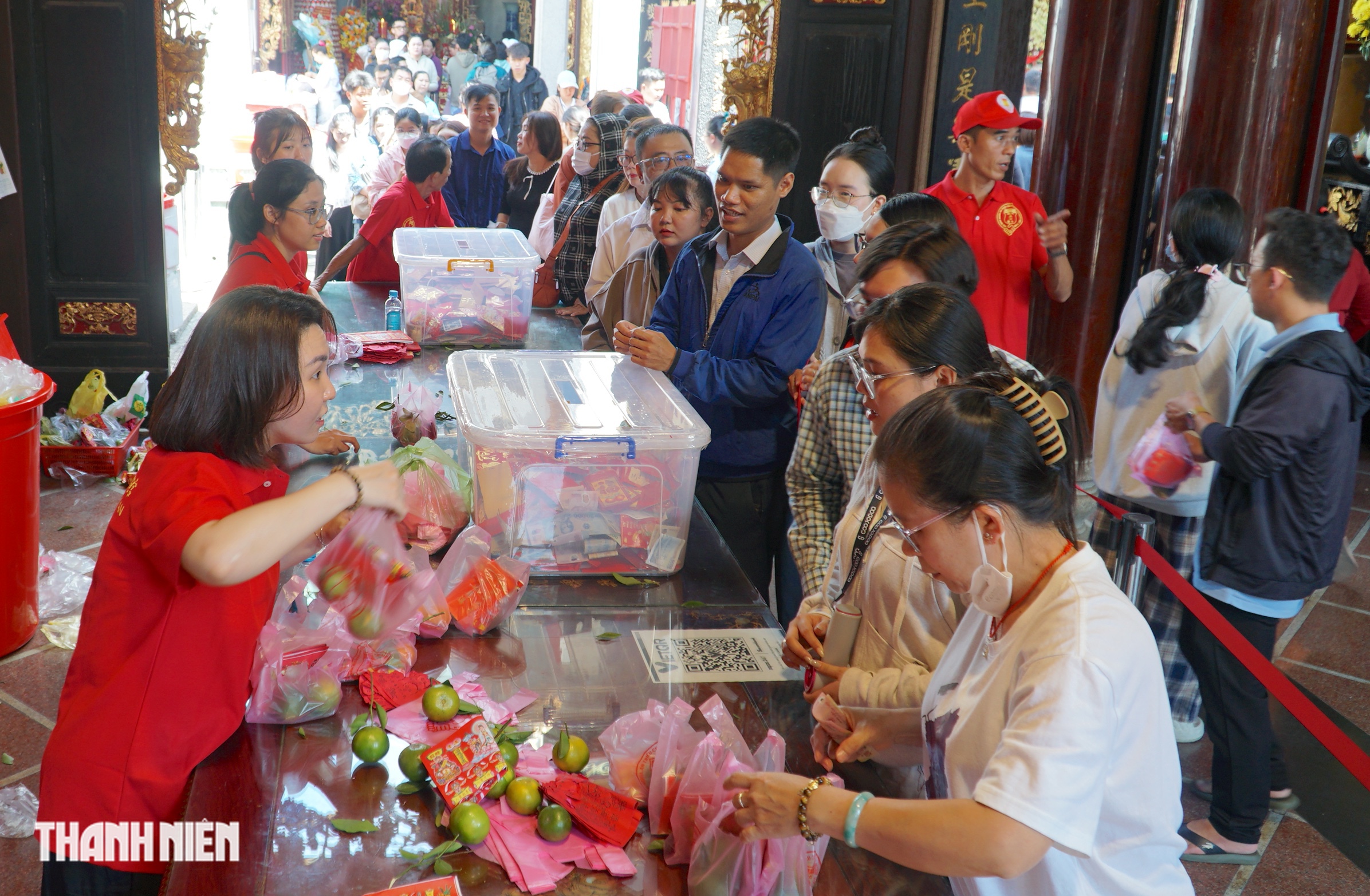 Rằm th&aacute;ng gi&ecirc;ng: Vay - trả lộc tại ch&ugrave;a &Ocirc;ng để ph&aacute;t t&agrave;i năm 2026 - Ảnh 5.