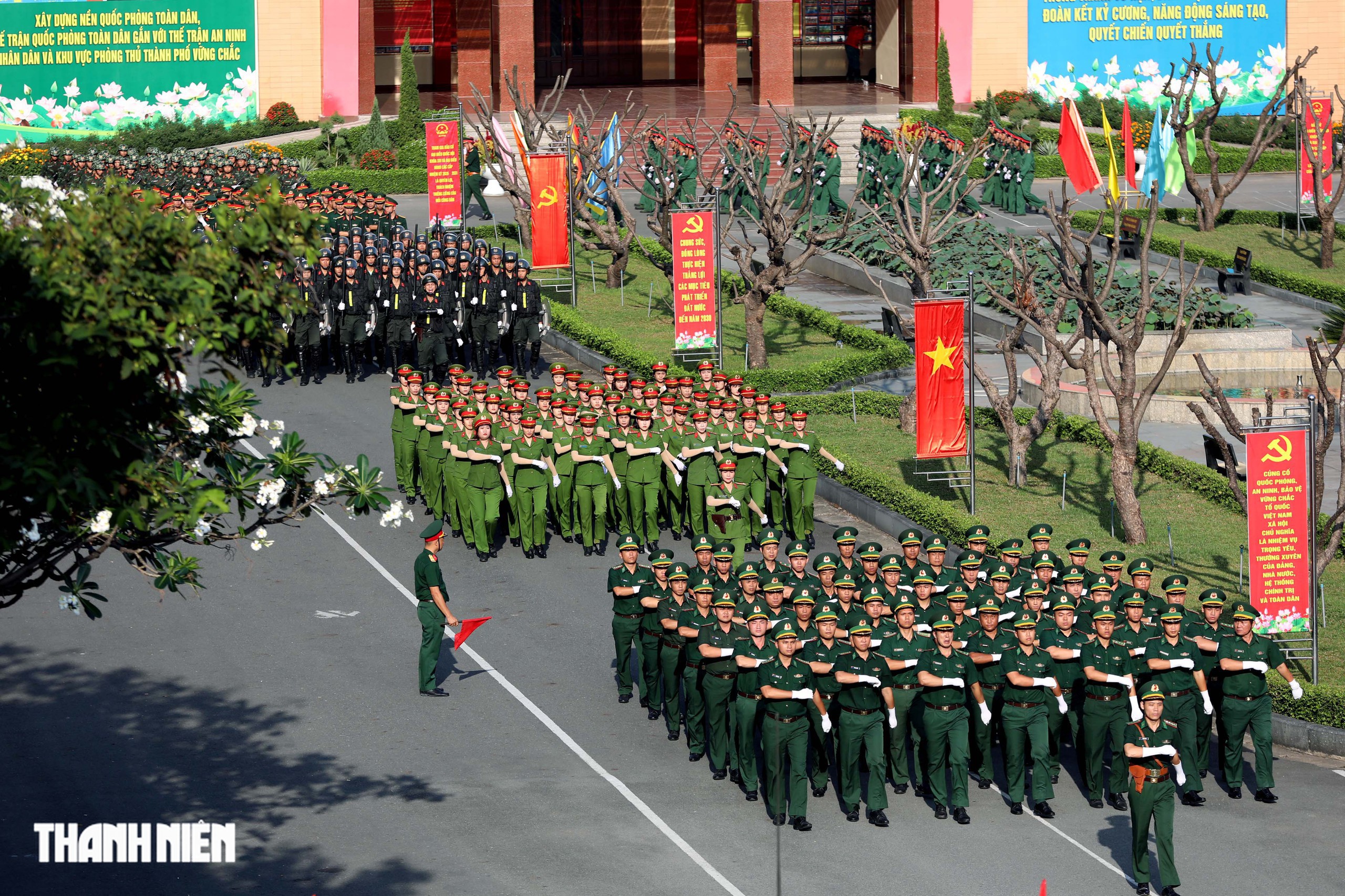 Lực lượng vũ trang TP.HCM ra quân huấn luyện năm 2026, sẵn sàng chiến đấu cao - Ảnh 6. Lực lượng vũ trang TP.HCM ra quân huấn luyện năm 2026, sẵn sàng chiến đấu cao - Ảnh 6.