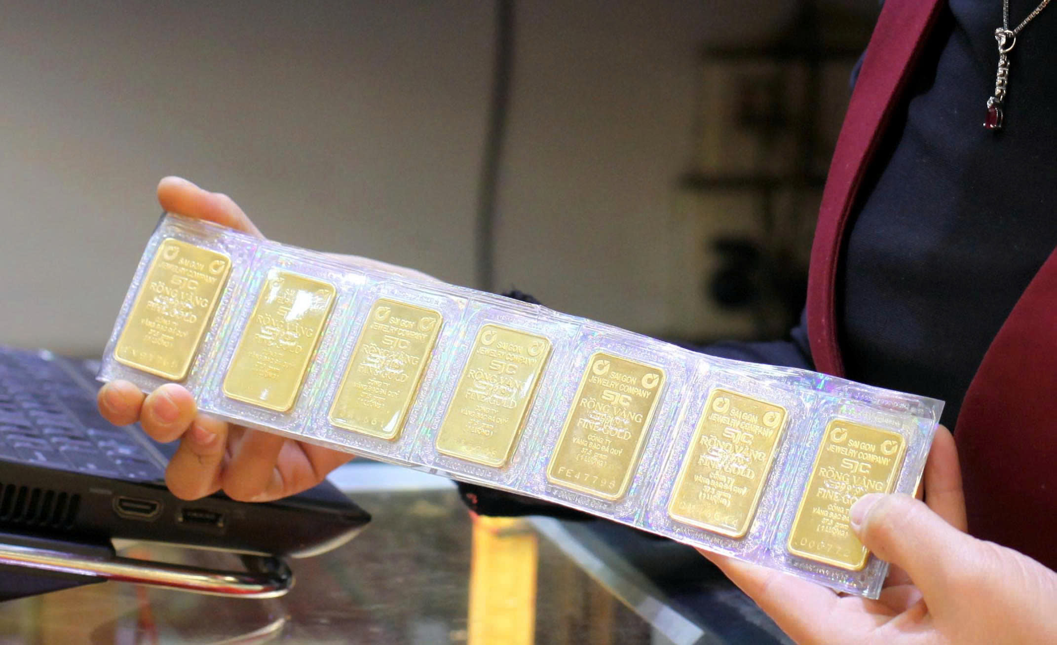 Giá vàng tiến sát 191 triệu đồng/lượng, giá bạc gần 99 triệu đồng/kg - Ảnh 1.