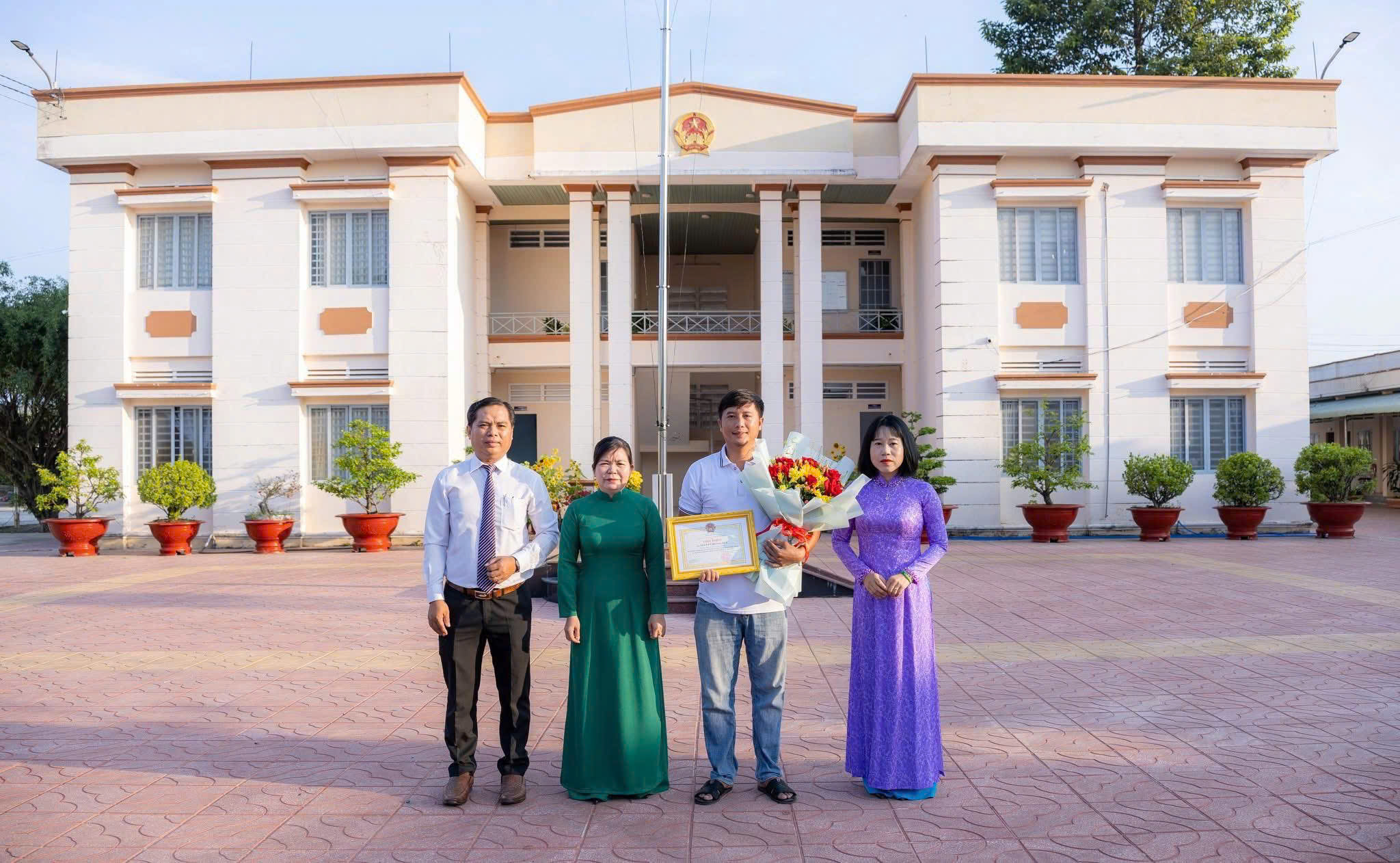 Tây Ninh: Anh Nguyễn Hoàng Duy cứu người bé trai khỏi hầm nước thải nguy hiểm - Ảnh 2. Tây Ninh: Anh Nguyễn Hoàng Duy cứu người bé trai khỏi hầm nước thải nguy hiểm - Ảnh 2.