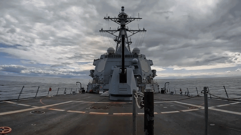 Cuộc đối đầu trực diện đẩy Trung Đông vào vòng xoáy khó lường - Ảnh 1.