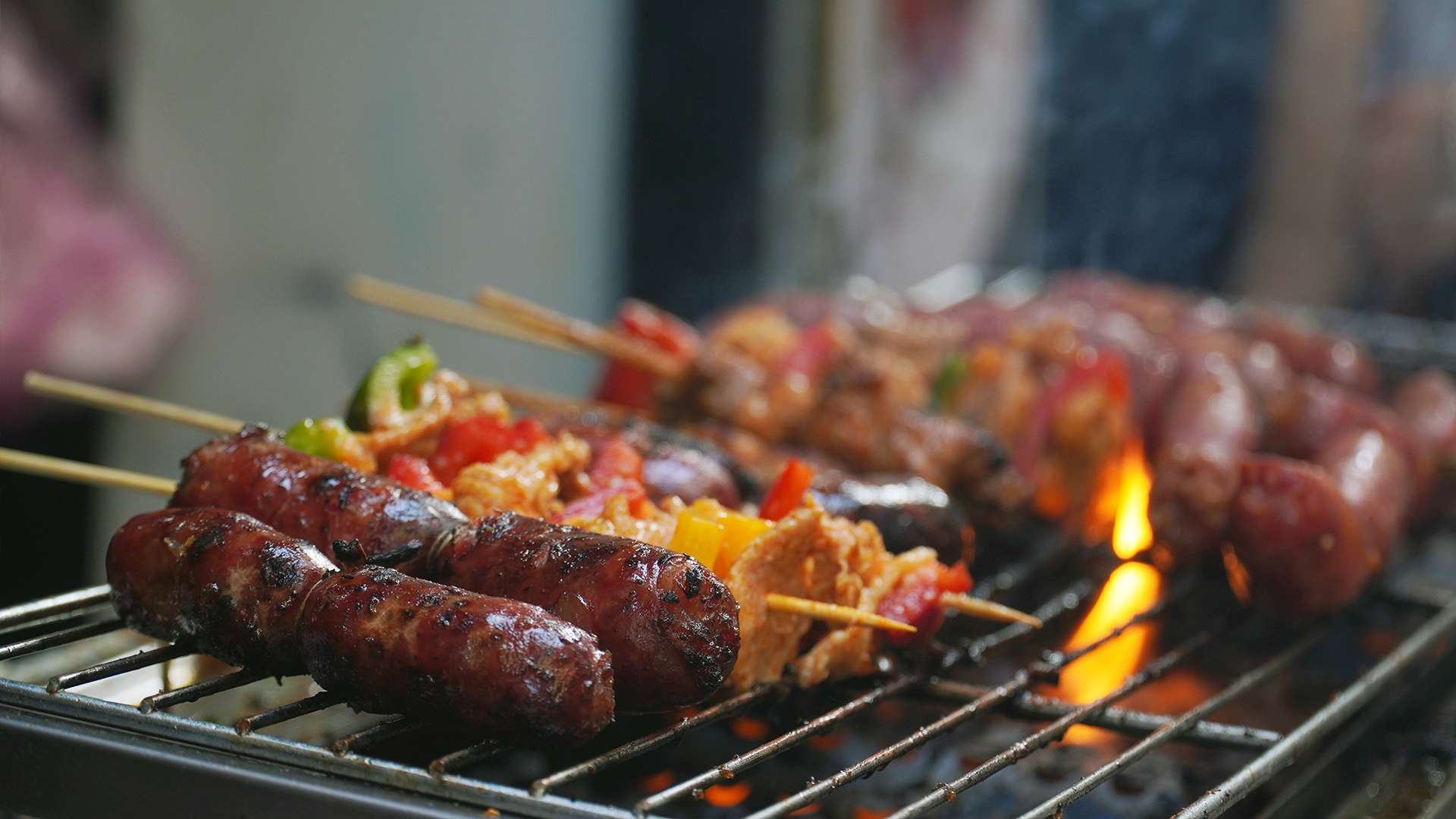 Xếp h&agrave;ng nửa tiếng chờ ăn &lsquo;tung l&ograve; m&ograve;&rsquo; g&acirc;y sốt ở chợ Ramadan TP.HCM- Ảnh 2.