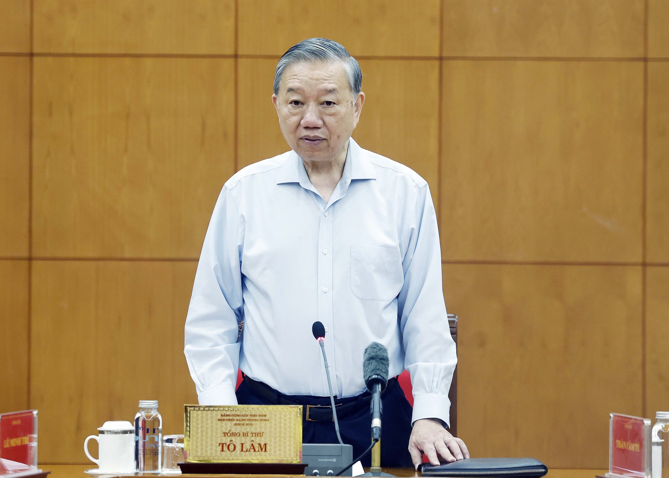 Chống tham nhũng, lãng phí đồng hành phát triển kinh tế - xã hội- Ảnh 1. Chống tham nhũng, lãng phí đồng hành phát triển kinh tế - xã hội- Ảnh 1.