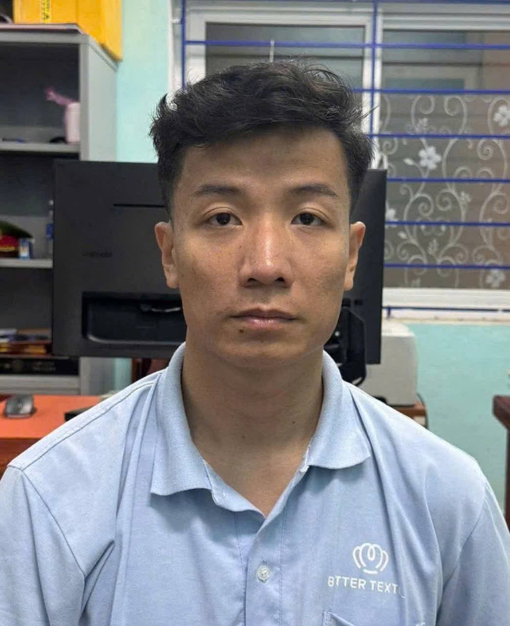 Vào sân đá bóng ở Đà Nẵng, mất túi xách trị giá 80 triệu đồng- Ảnh 1.