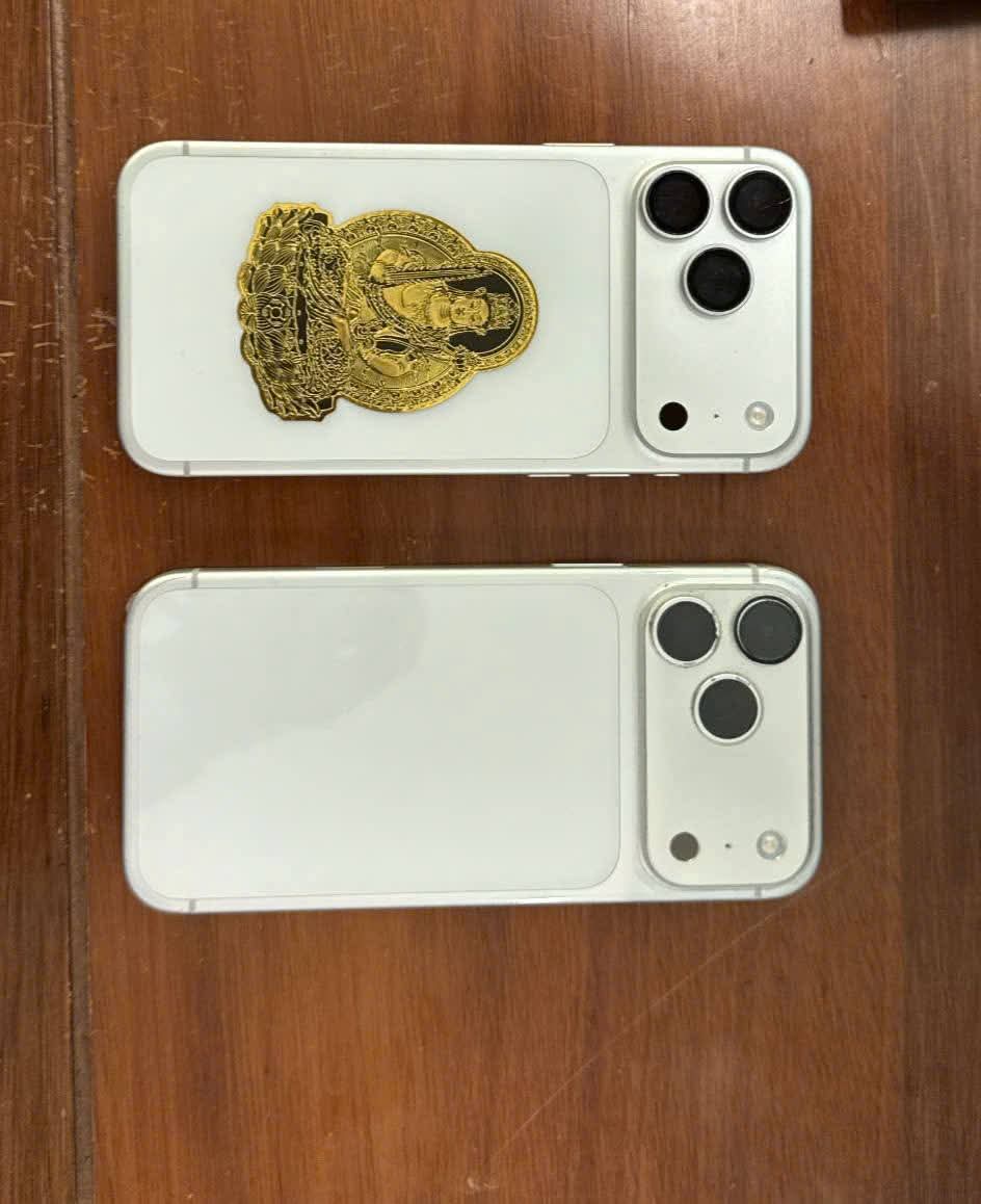 V&agrave;o s&acirc;n đ&aacute; b&oacute;ng ở Đ&agrave; Nẵng, mất t&uacute;i x&aacute;ch trị gi&aacute; 80 triệu đồng- Ảnh 2.