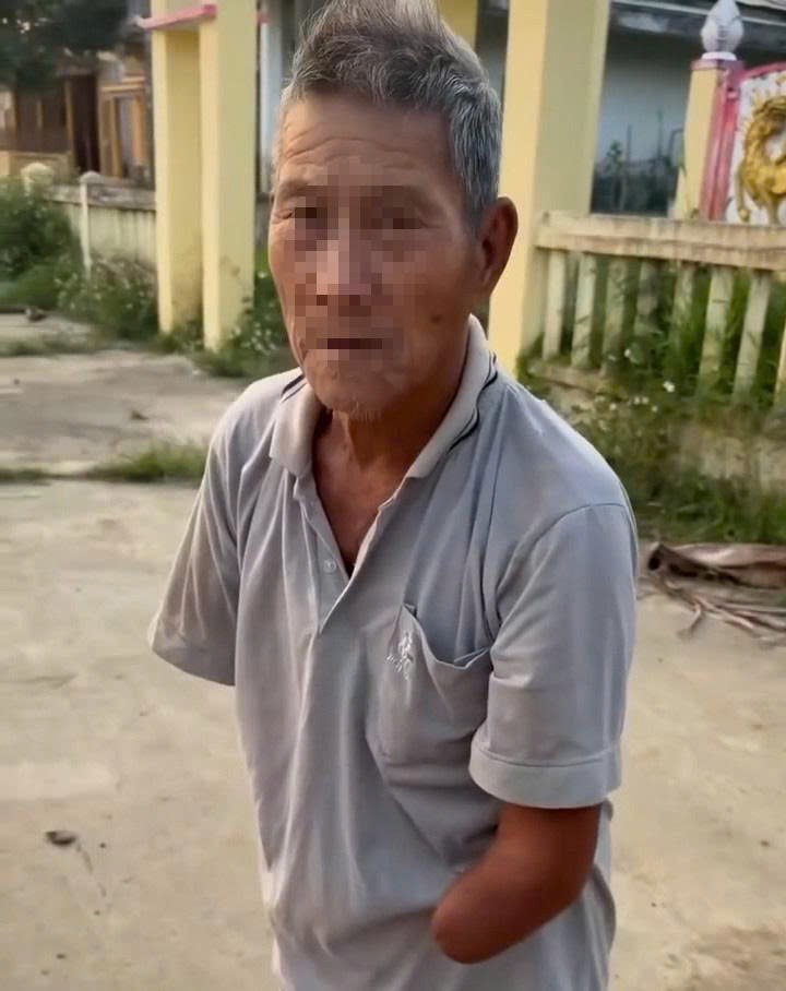 Cụ &ocirc;ng cụt hai tay kẹp rắn hổ mang: Xuất viện sau 4 ng&agrave;y điều trị- Ảnh 1.