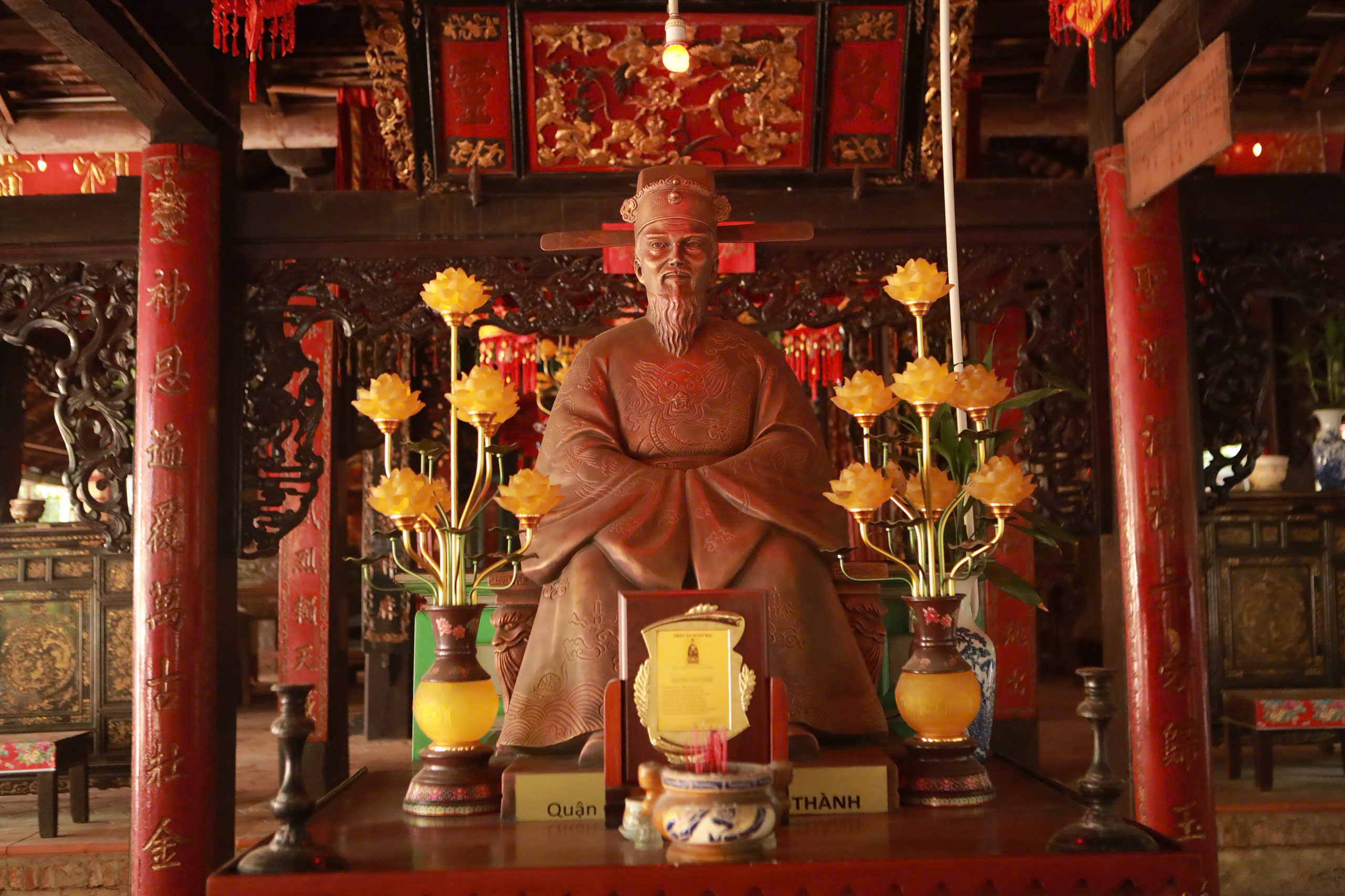 Cây đa trăm tuổi ôm cổng đình Tân An , chứng nhân lịch sử TP . HCM - Ảnh 7. Cây đa trăm tuổi ôm cổng đình Tân An , chứng nhân lịch sử TP . HCM - Ảnh 7.