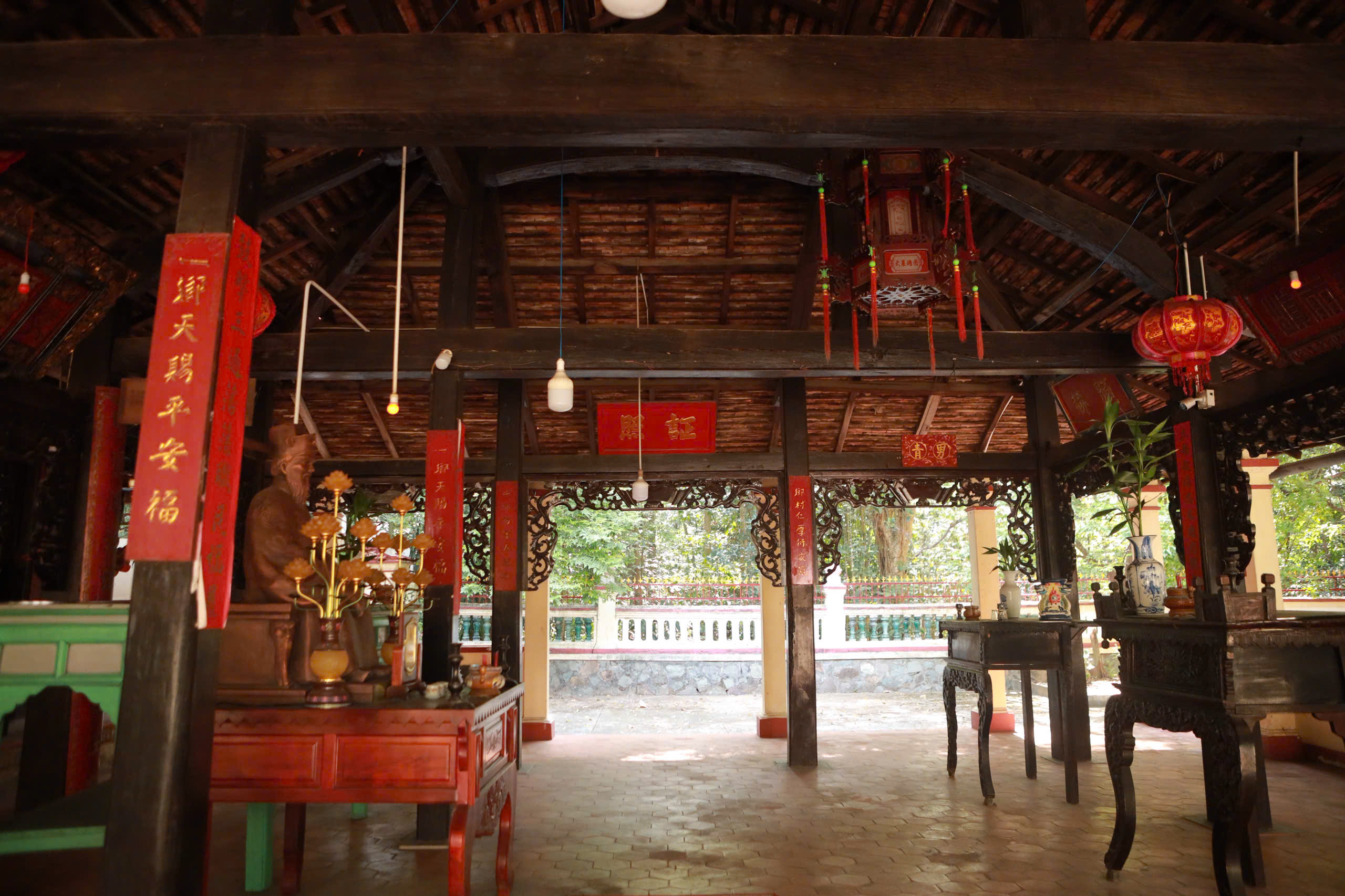 Cây đa trăm tuổi ôm cổng đình Tân An , chứng nhân lịch sử TP . HCM - Ảnh 9. Cây đa trăm tuổi ôm cổng đình Tân An , chứng nhân lịch sử TP . HCM - Ảnh 9.