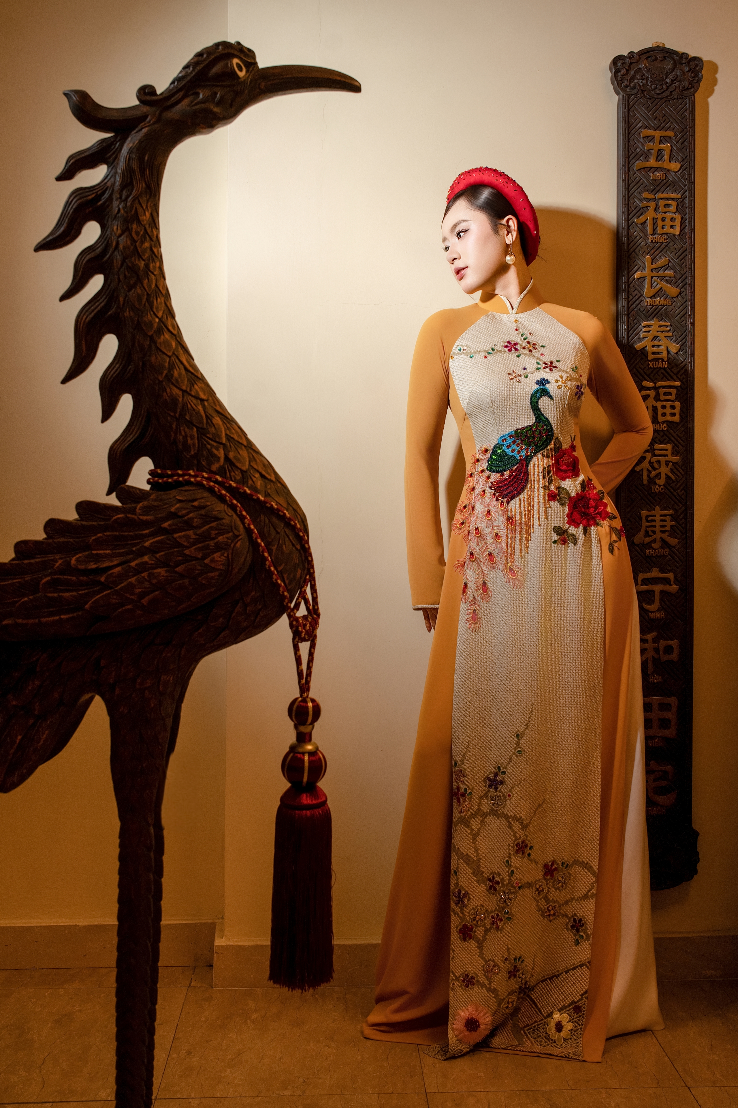 Hoa hậu biết 4 thứ tiếng hóa ‘nàng thơ’ của NTK Võ Việt Chung - Ảnh 7.