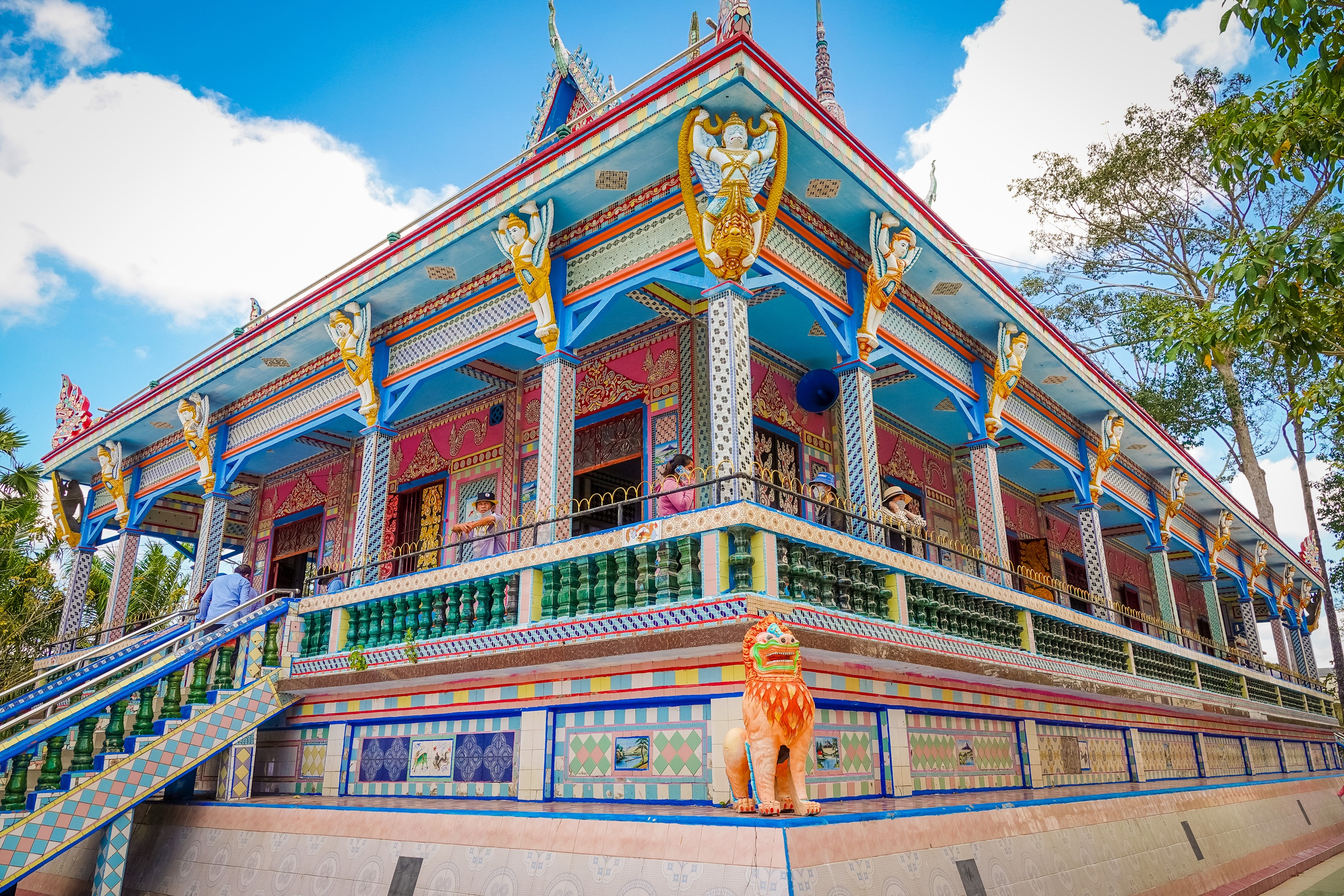 Kh&aacute;m ph&aacute; vẻ đẹp độc đ&aacute;o của ch&ugrave;a Ch&eacute;n Kiểu hơn 200 năm tuổi tại Cần Thơ - Ảnh 6.