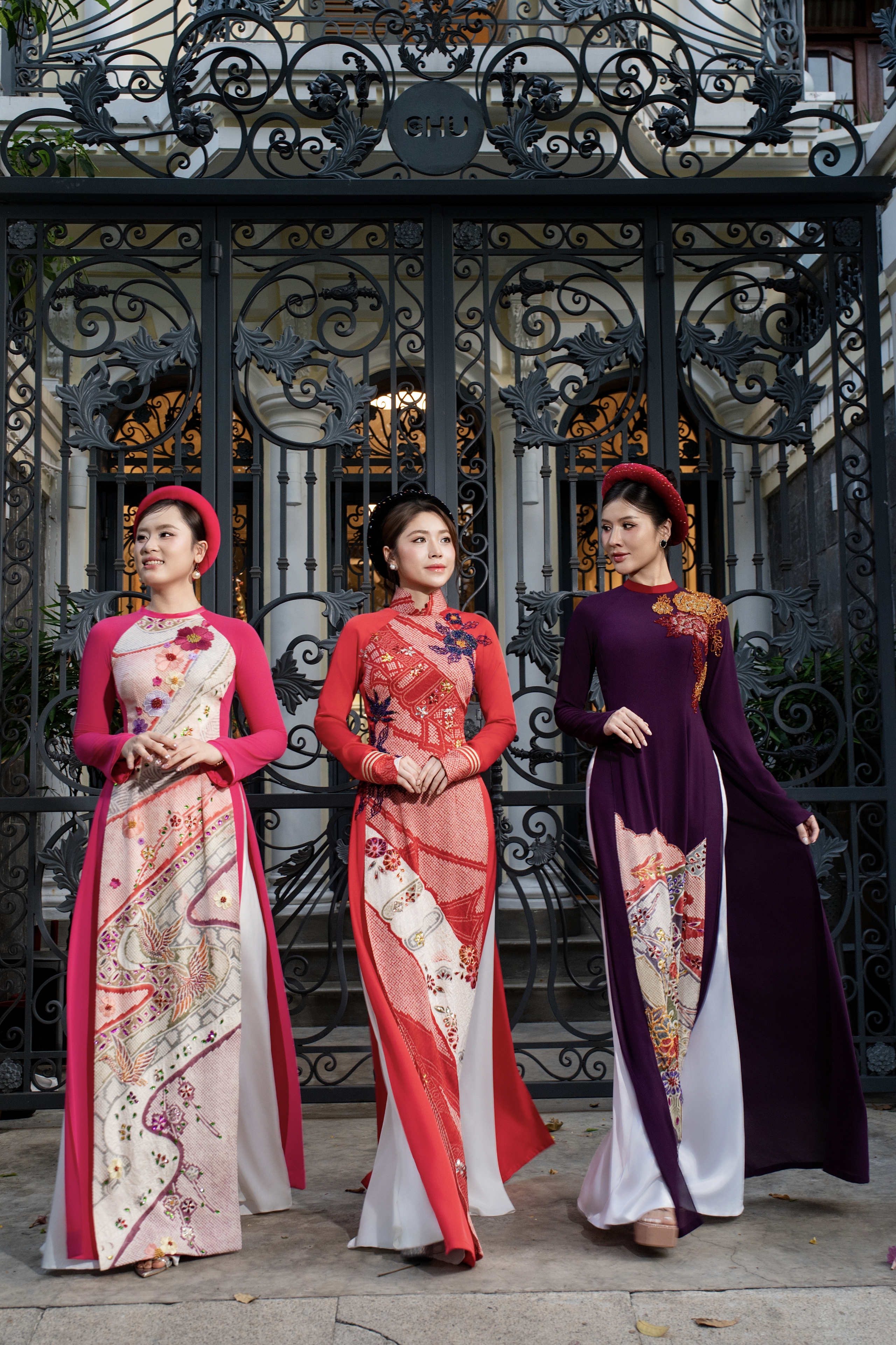 Hoa hậu biết 4 thứ tiếng hóa ‘nàng thơ’ của NTK Võ Việt Chung - Ảnh 3.