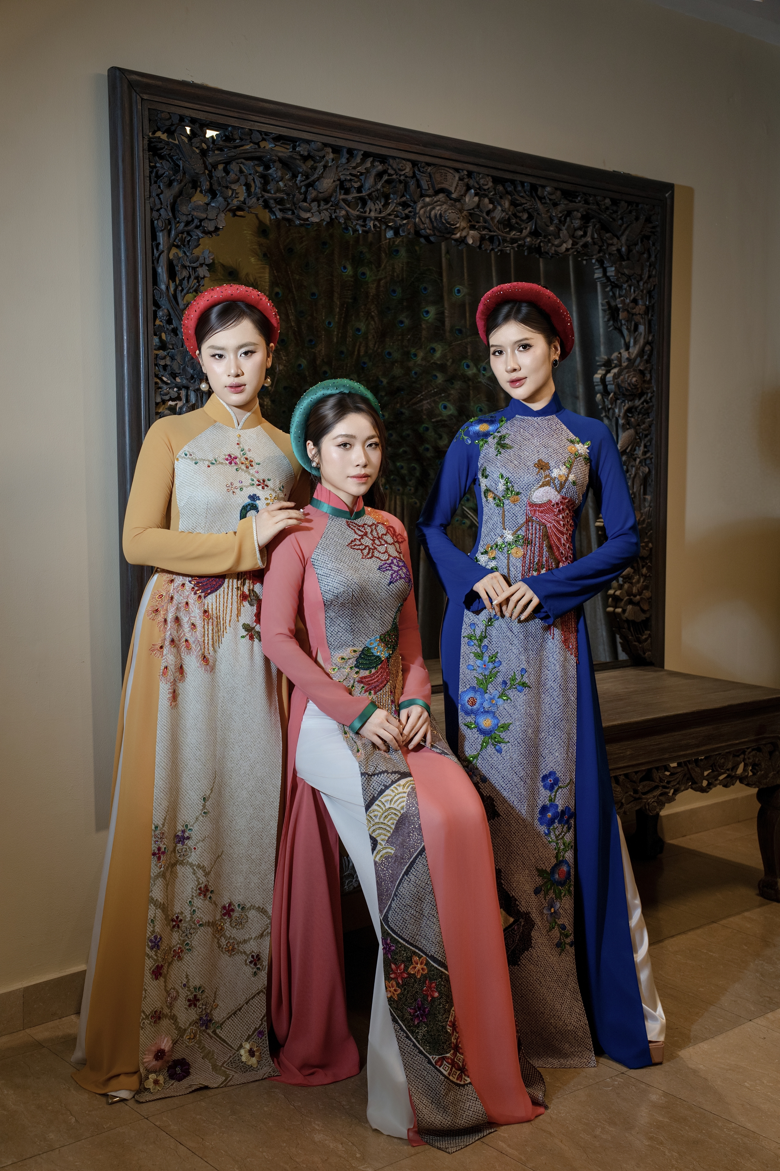 Hoa hậu biết 4 thứ tiếng hóa ‘nàng thơ’ của NTK Võ Việt Chung - Ảnh 1.