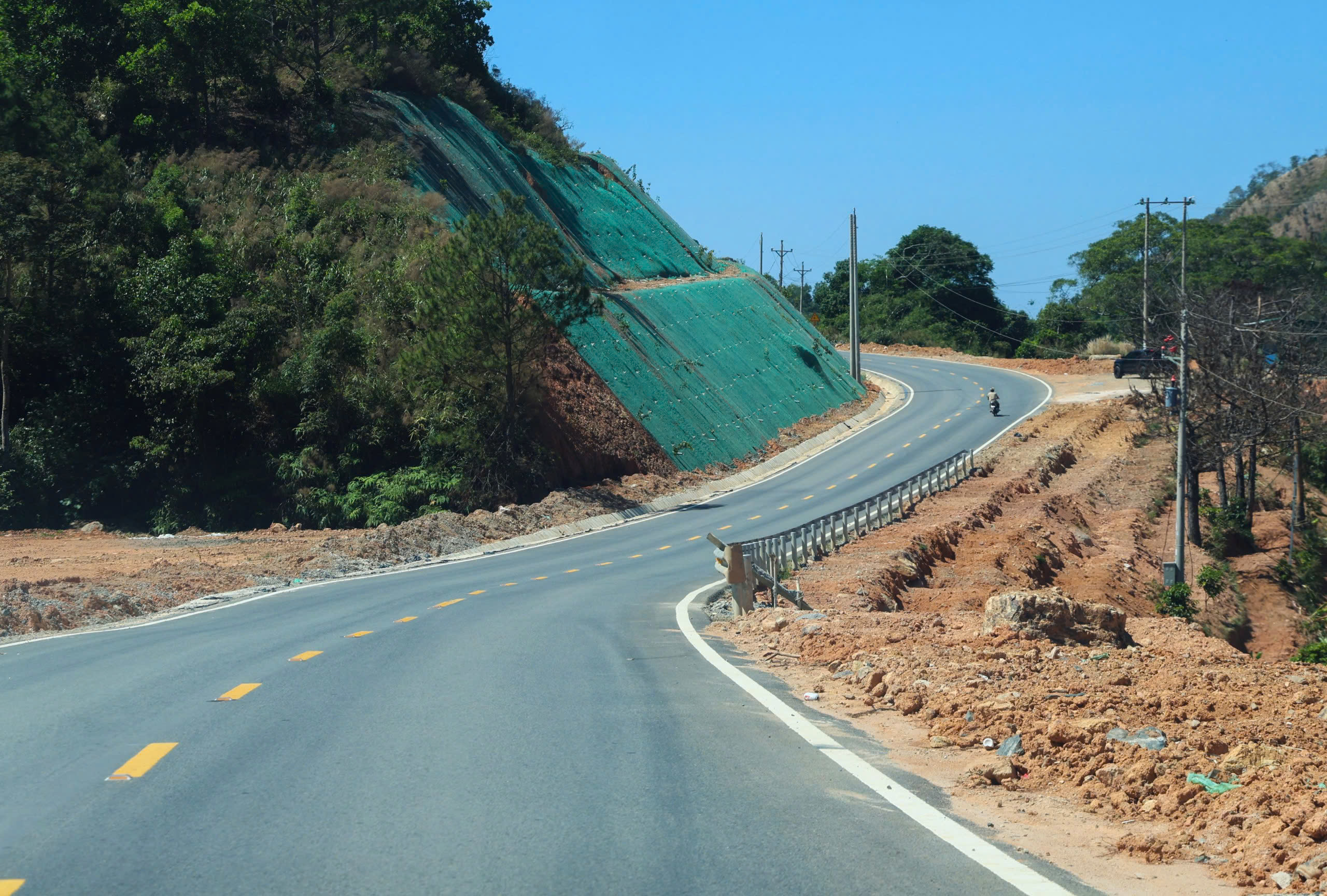 Cận cảnh quốc lộ 28B - cung đường mới đi Đà Lạt đang về đích- Ảnh 5.