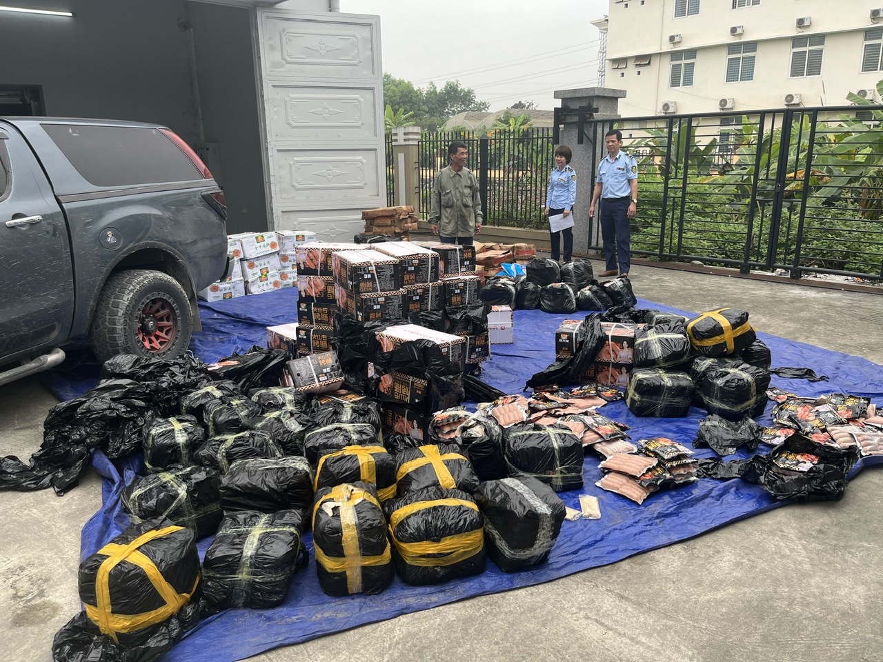 Ngành công thương, hải quan được yêu cầu tăng 20% vụ xử lý vi phạm hàng giả- Ảnh 1. Ngành công thương, hải quan được yêu cầu tăng 20% vụ xử lý vi phạm hàng giả- Ảnh 1.