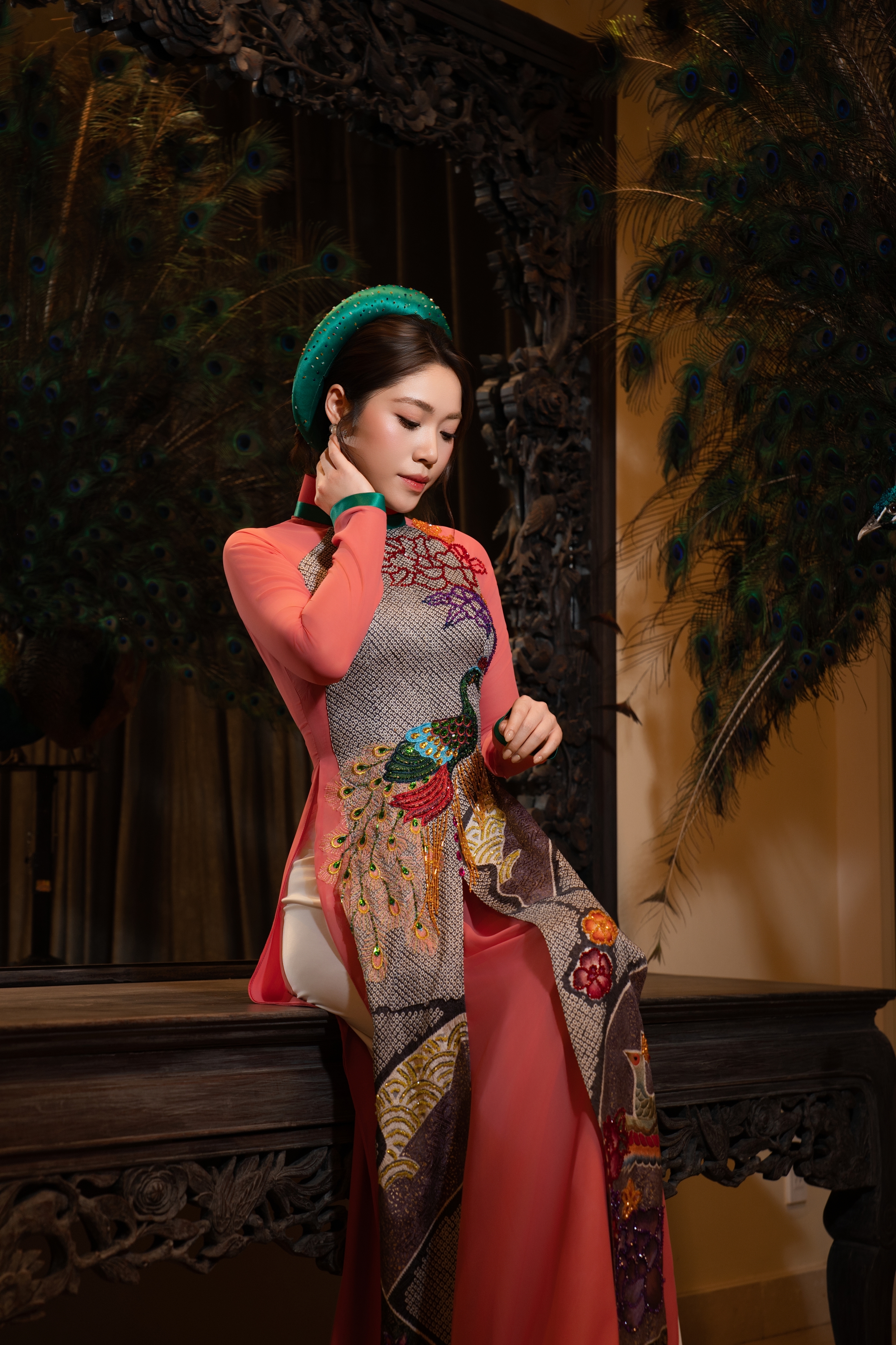 Hoa hậu biết 4 thứ tiếng hóa ‘nàng thơ’ của NTK Võ Việt Chung - Ảnh 6.