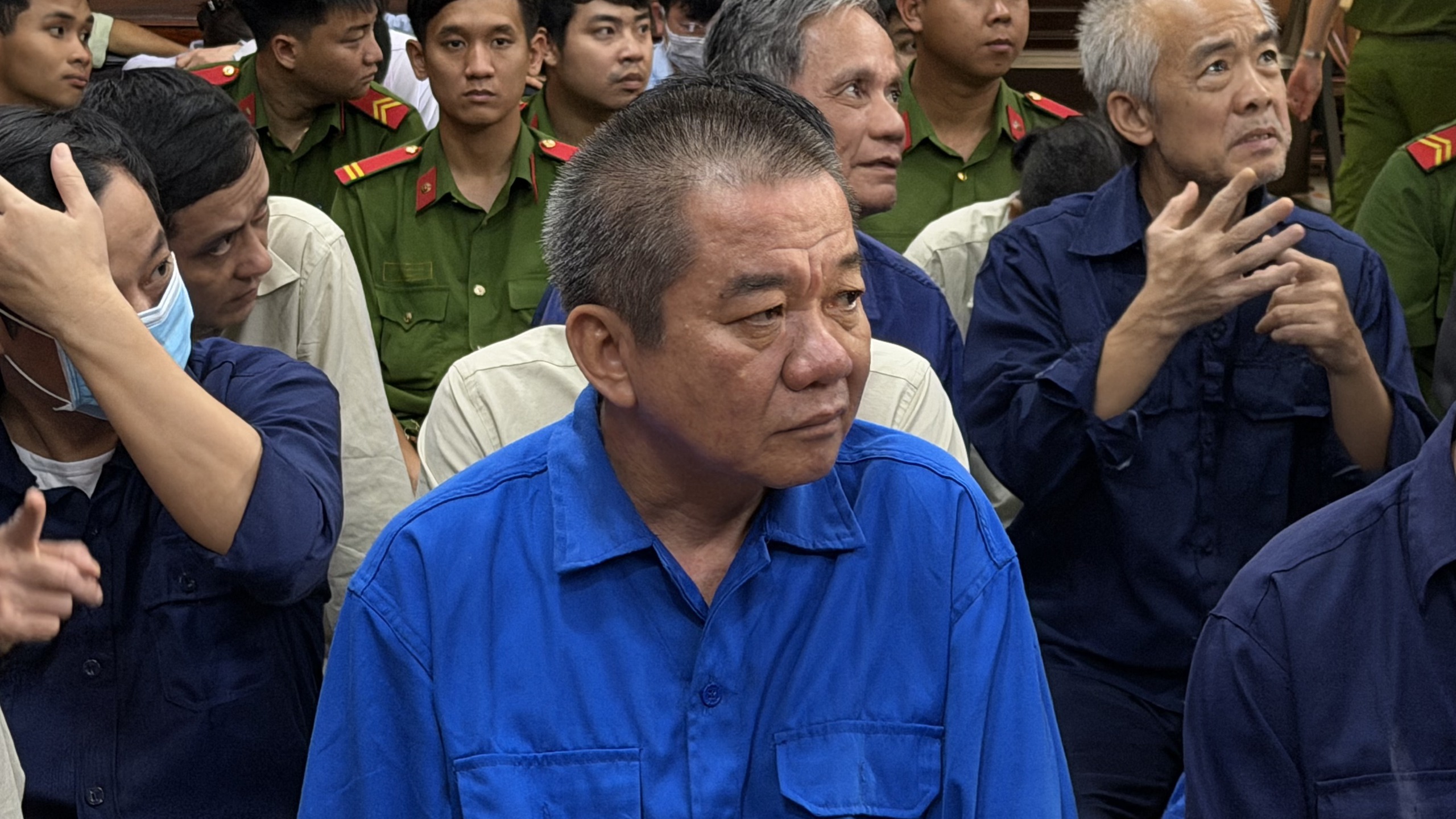 Chi tiết mức án 30 bị cáo trong vụ cấp chứng chỉ lái xe trái phép  - Ảnh 2.