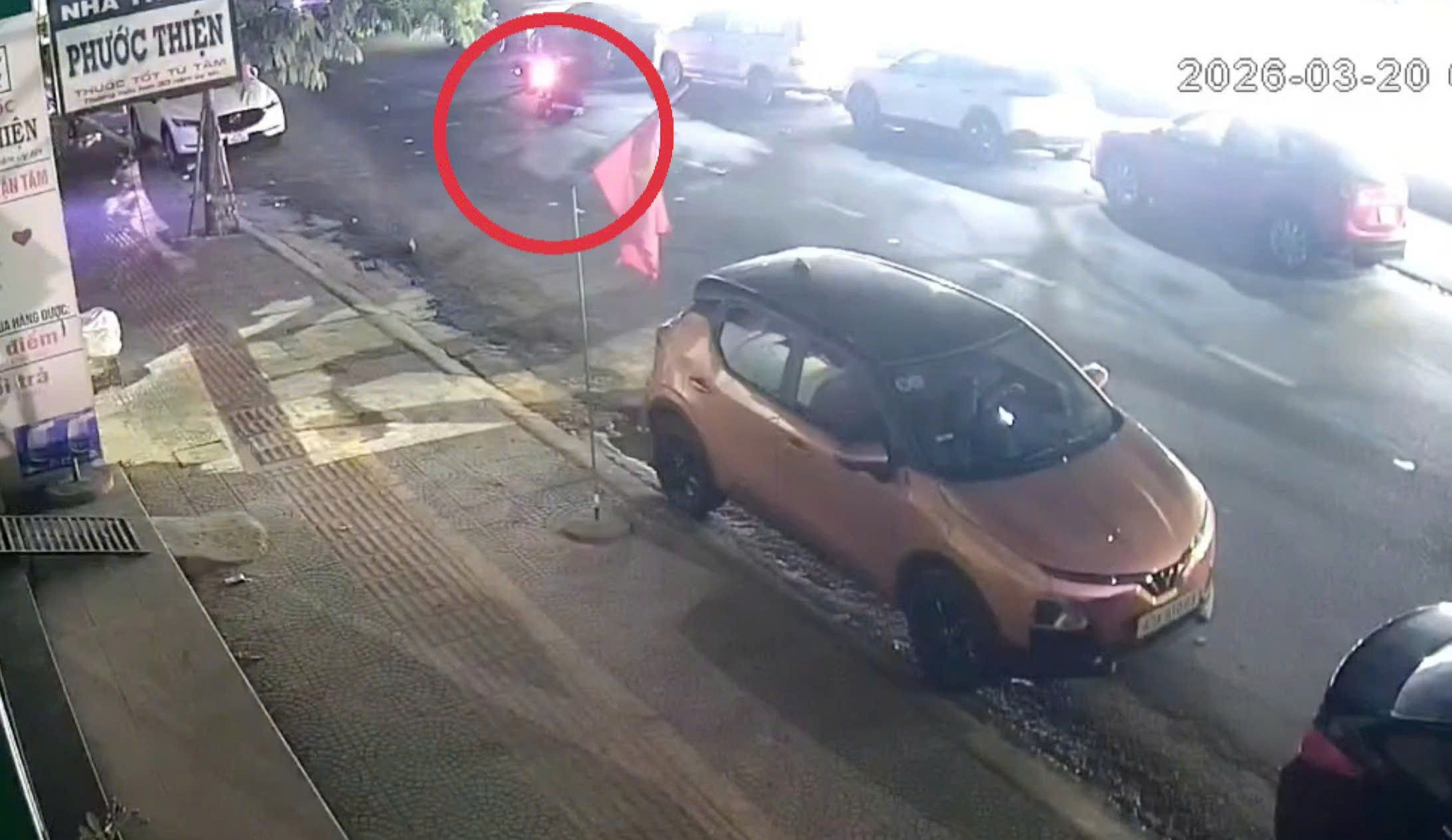 Đà Nẵng:Truy tìm xe máy chở 3 người tông tử vong người đi bộ rồi bỏ trốn - Ảnh 1.