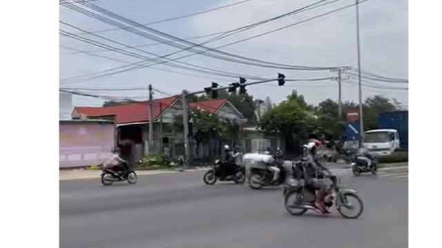 Công an làm rõ nhóm người truy đuổi, đánh nhau giữa giao lộ ở TP.HCM- Ảnh 3. Công an làm rõ nhóm người truy đuổi, đánh nhau giữa giao lộ ở TP.HCM- Ảnh 3.