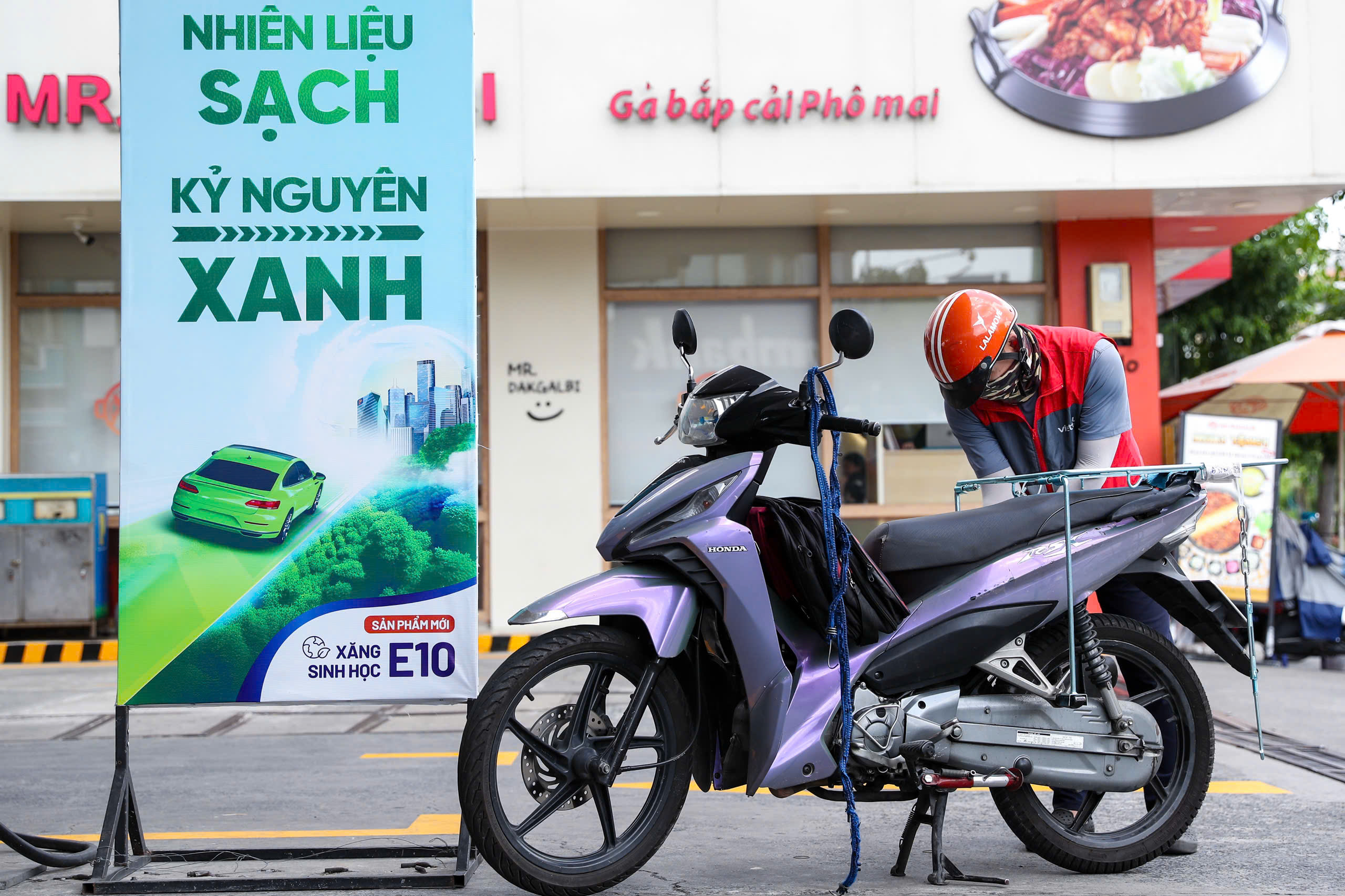 Sẽ bán đại trà xăng sinh học E10 từ ngày 15.5- Ảnh 1.