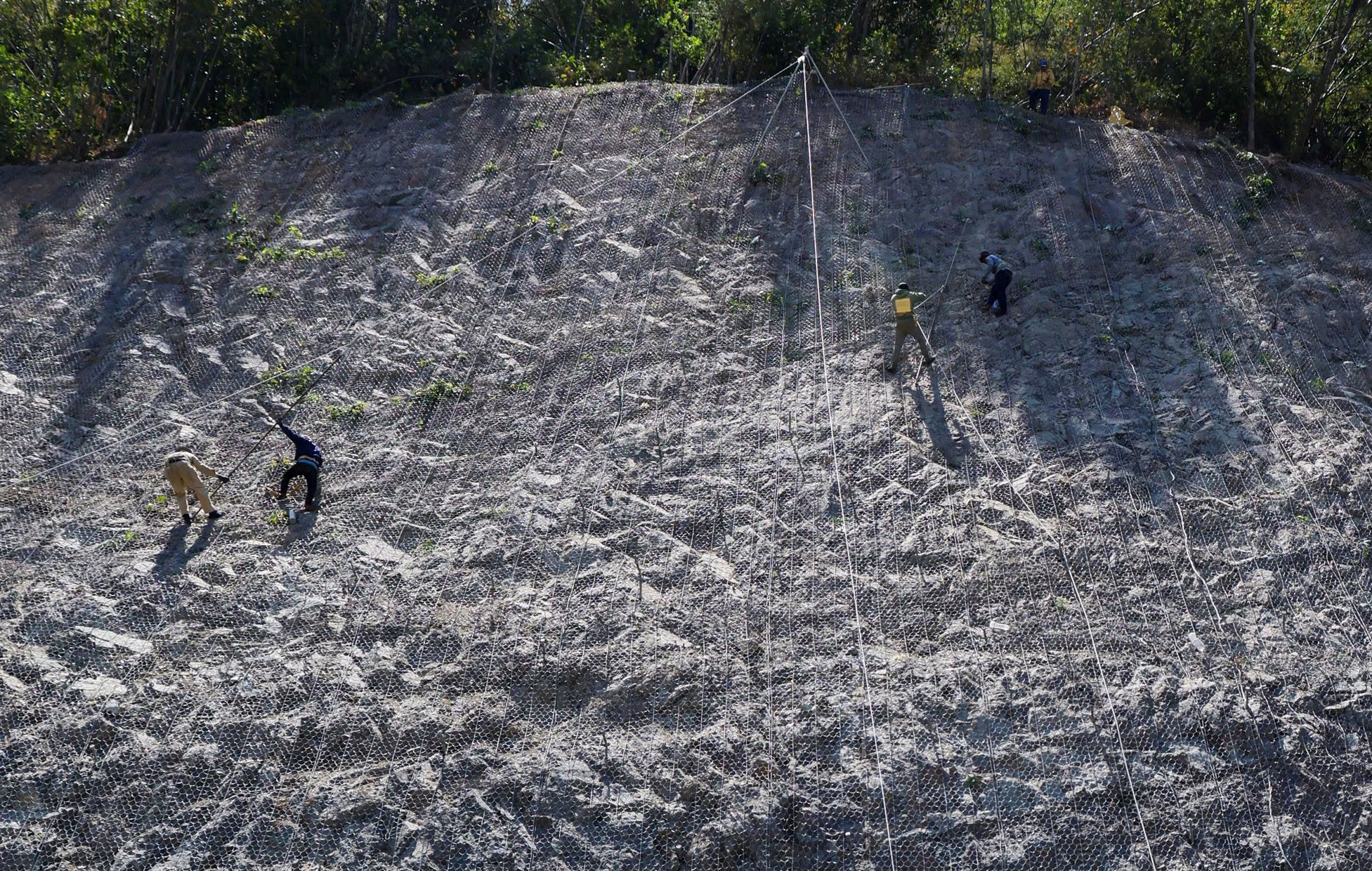 Cận cảnh quốc lộ 28B - cung đường mới đi Đà Lạt đang về đích- Ảnh 9.