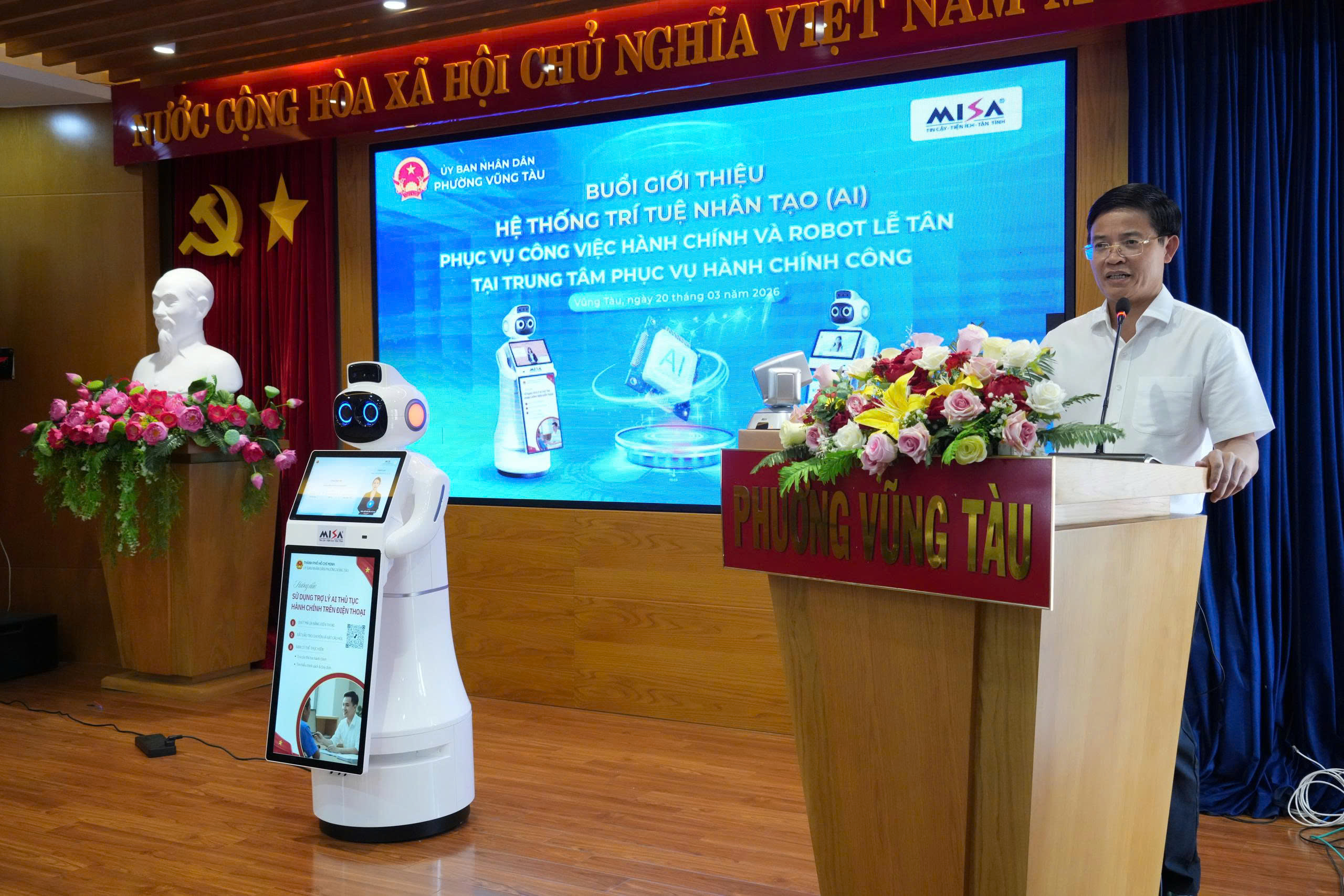 Rô bốt lễ tân hỗ trợ hành chính công tại phường Vũng Tàu năm 2026 - Ảnh 1.