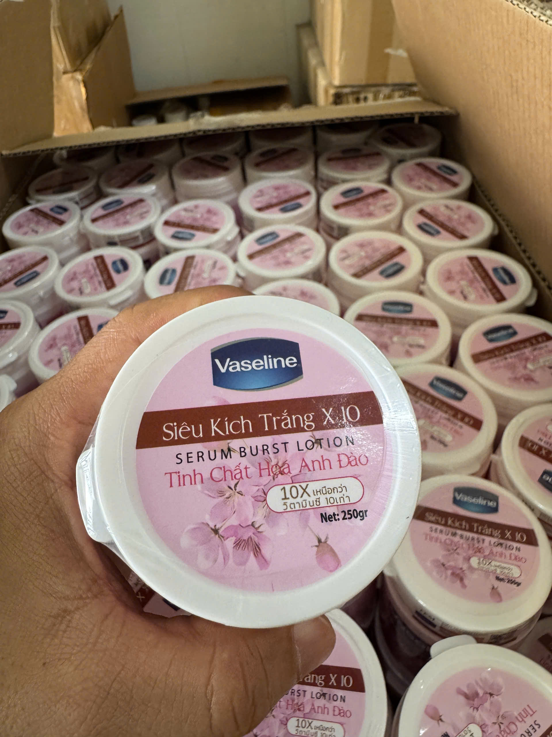 Công an TP.HCM bóc trần đường dây 'hô biến' kem trộn thành hàng ngoại - Ảnh 5.