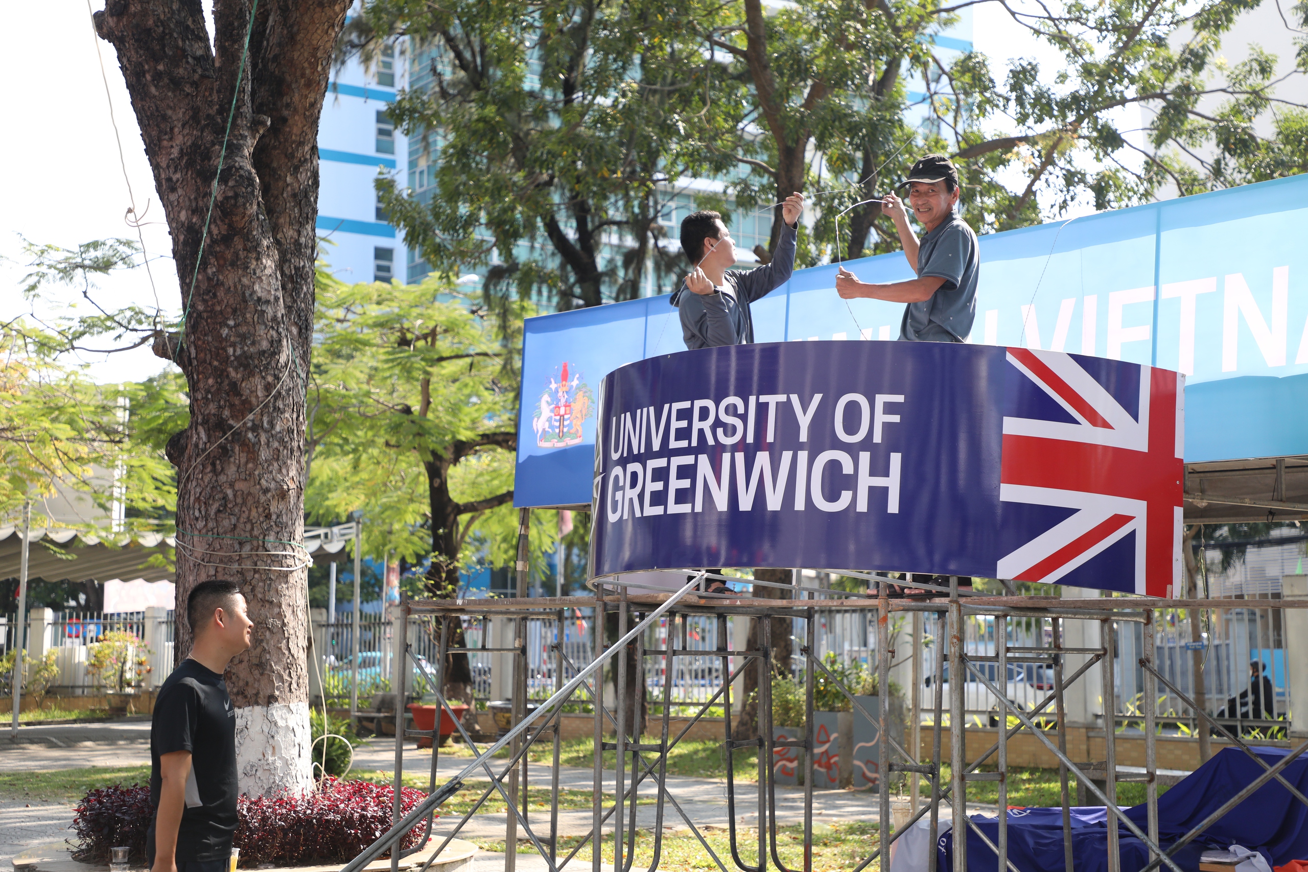 Tư vấn m&ugrave;a thi: Trường THPT Phan Ch&acirc;u Trinh 'biến h&igrave;nh' th&agrave;nh ng&agrave;y hội trước giờ G - Ảnh 4.