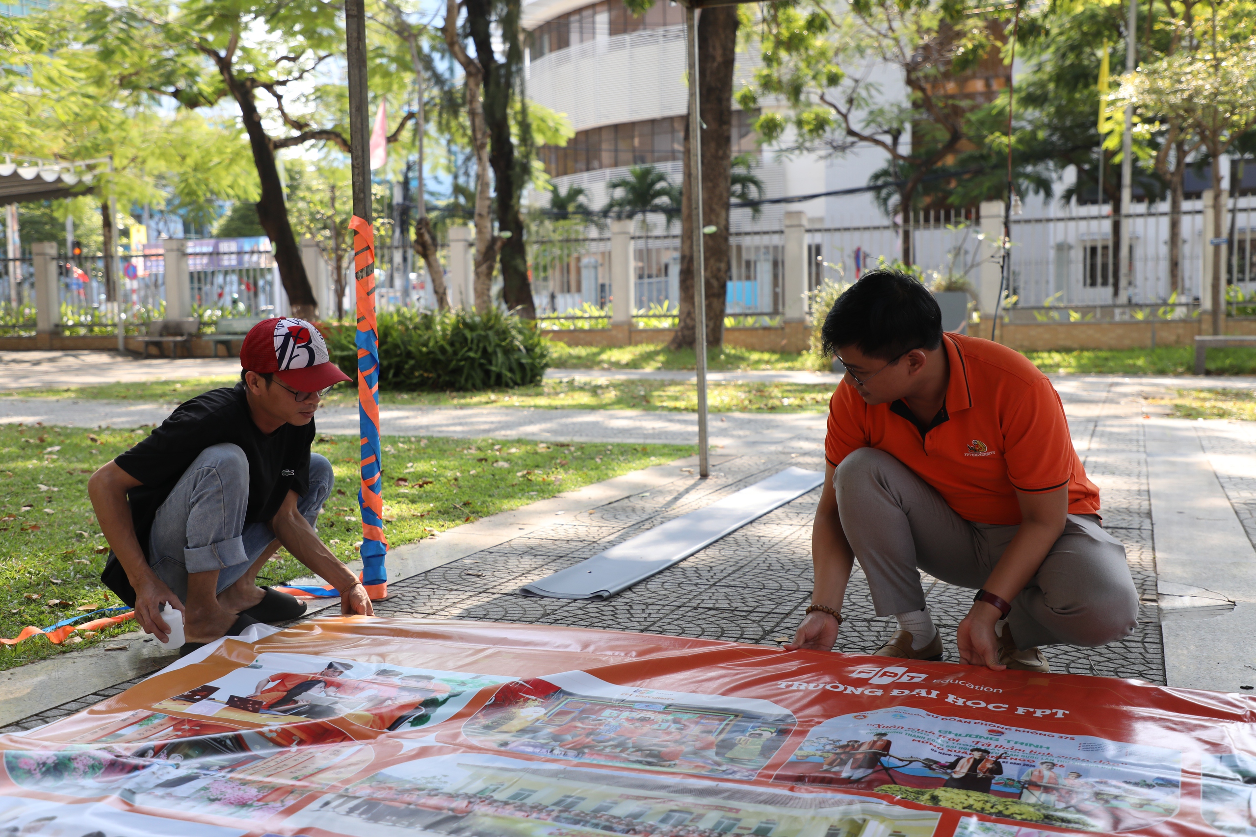 Tư vấn m&ugrave;a thi: Trường THPT Phan Ch&acirc;u Trinh 'biến h&igrave;nh' th&agrave;nh ng&agrave;y hội trước giờ G - Ảnh 9.