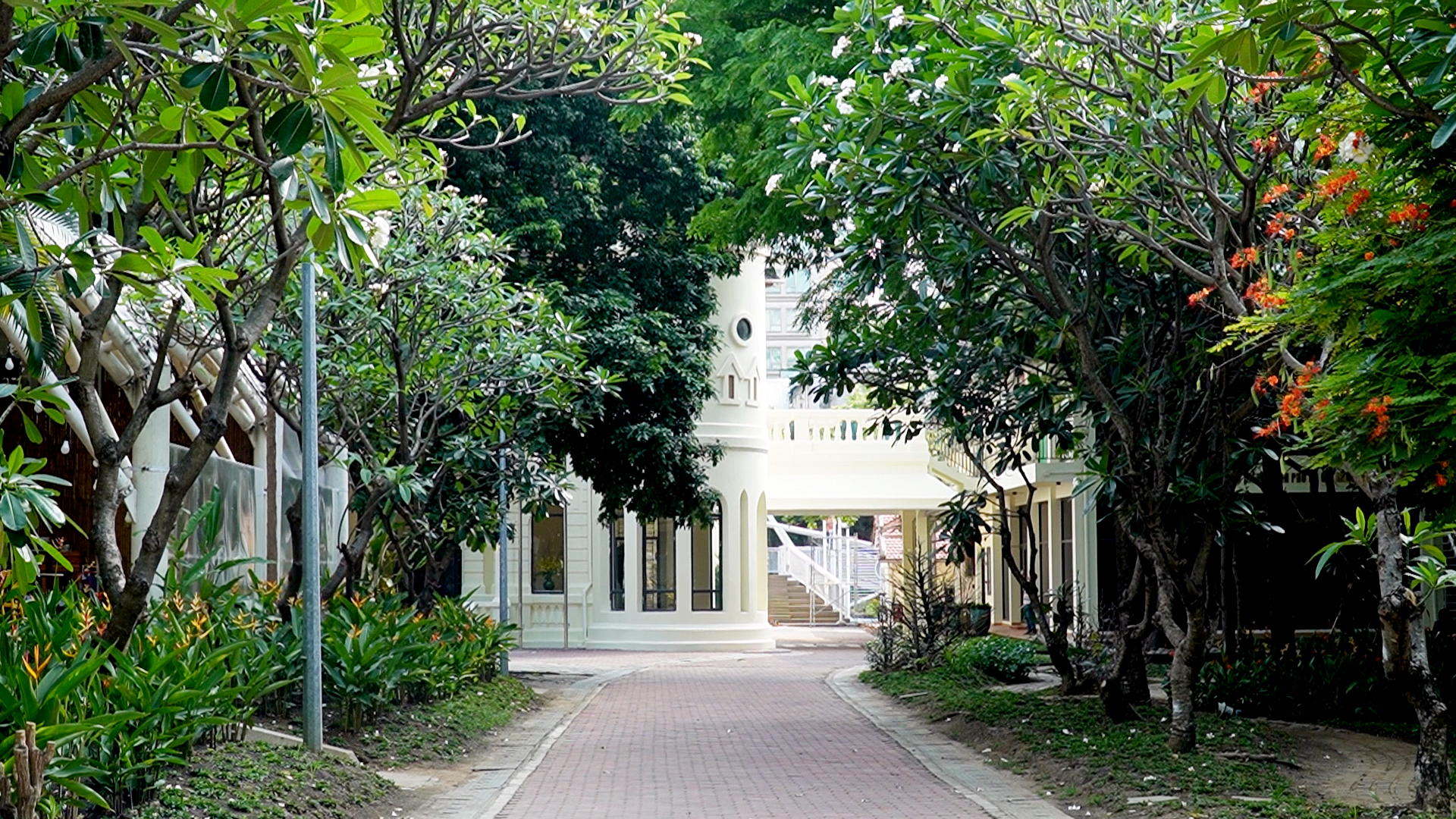 &lsquo;L&acirc;u đ&agrave;i&rsquo; giữa l&ograve;ng TP.HCM: G&oacute;c n&agrave;o cũng như phim, người trẻ m&ecirc; mẩn check-in- Ảnh 1.