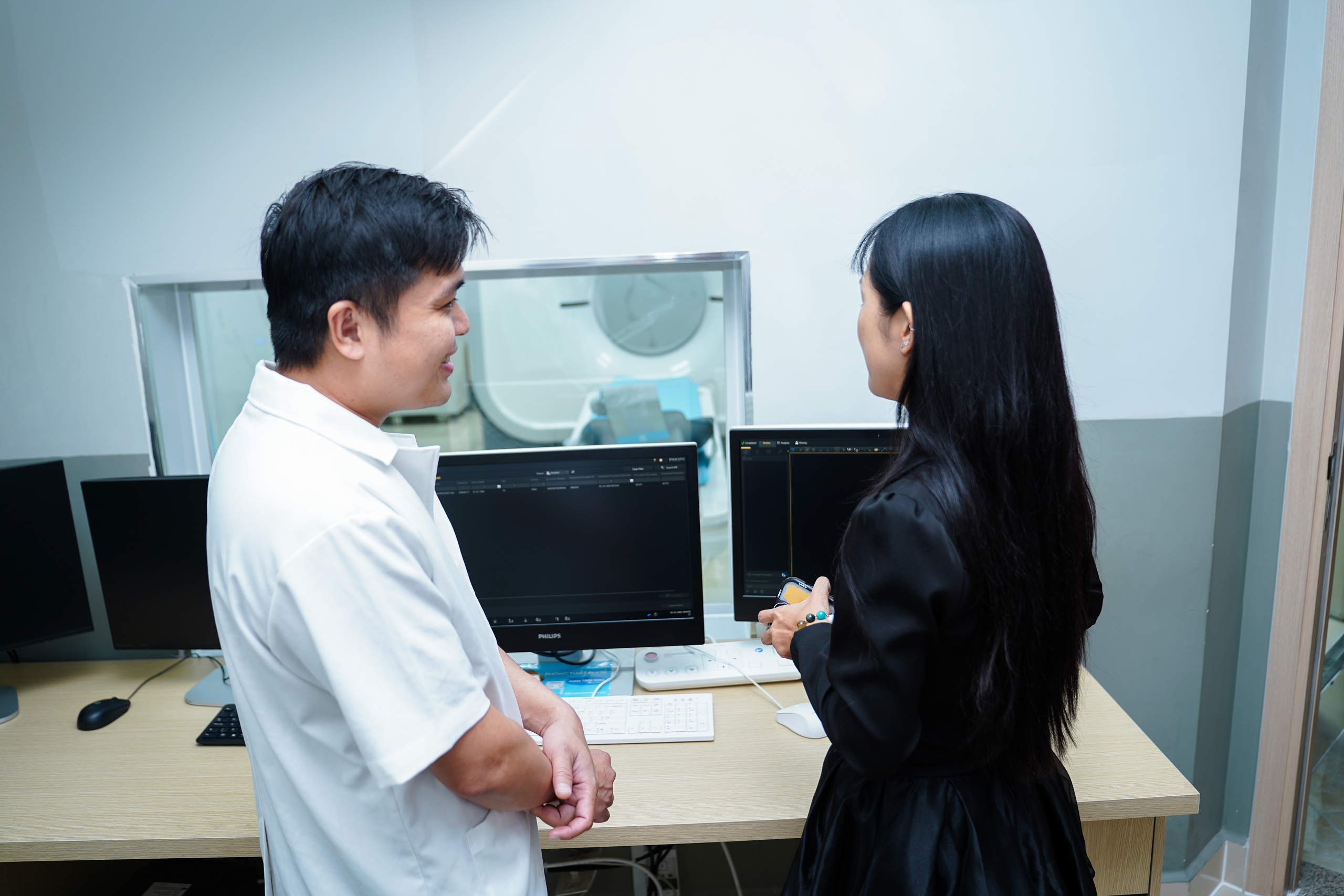 Máy chụp CT mới giúp giảm tia xạ, phát hiện sớm bệnh tim mạch, ung thư - Ảnh 2.