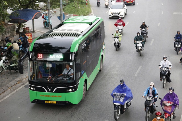 Xe buýt điện bứt tốc bất ngờ trên toàn cầu - Ảnh 2.