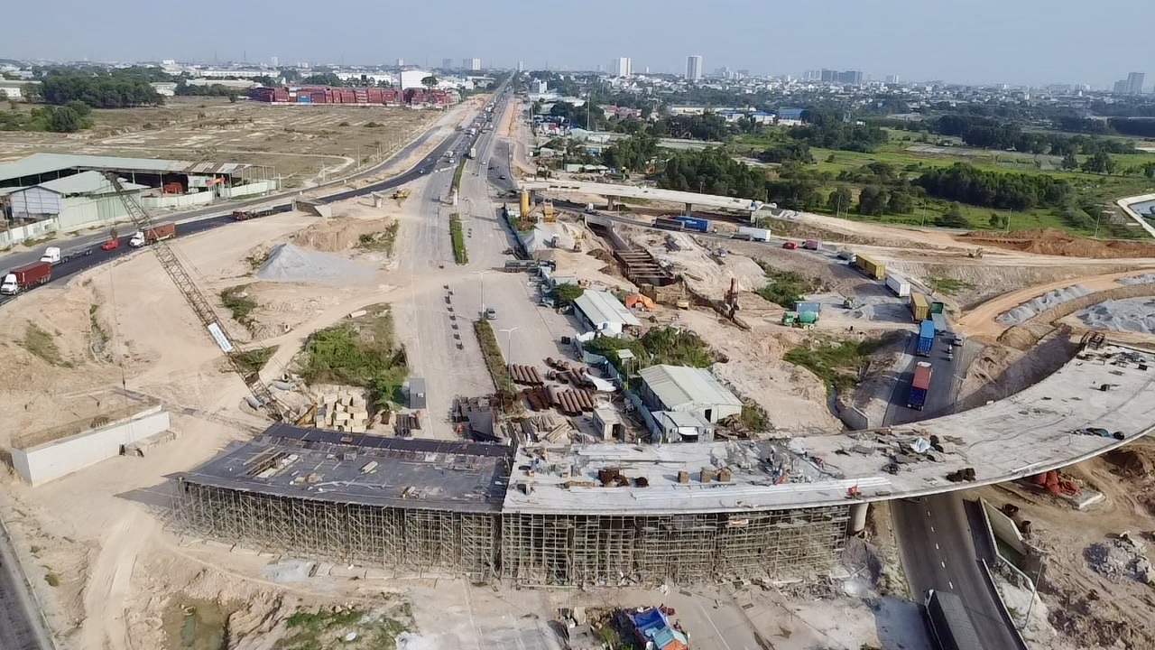 Thảm nhựa cầu cạn vượt quốc lộ 13 và cầu Bình Gởi đường Vành đai 3 TP.HCM- Ảnh 3.