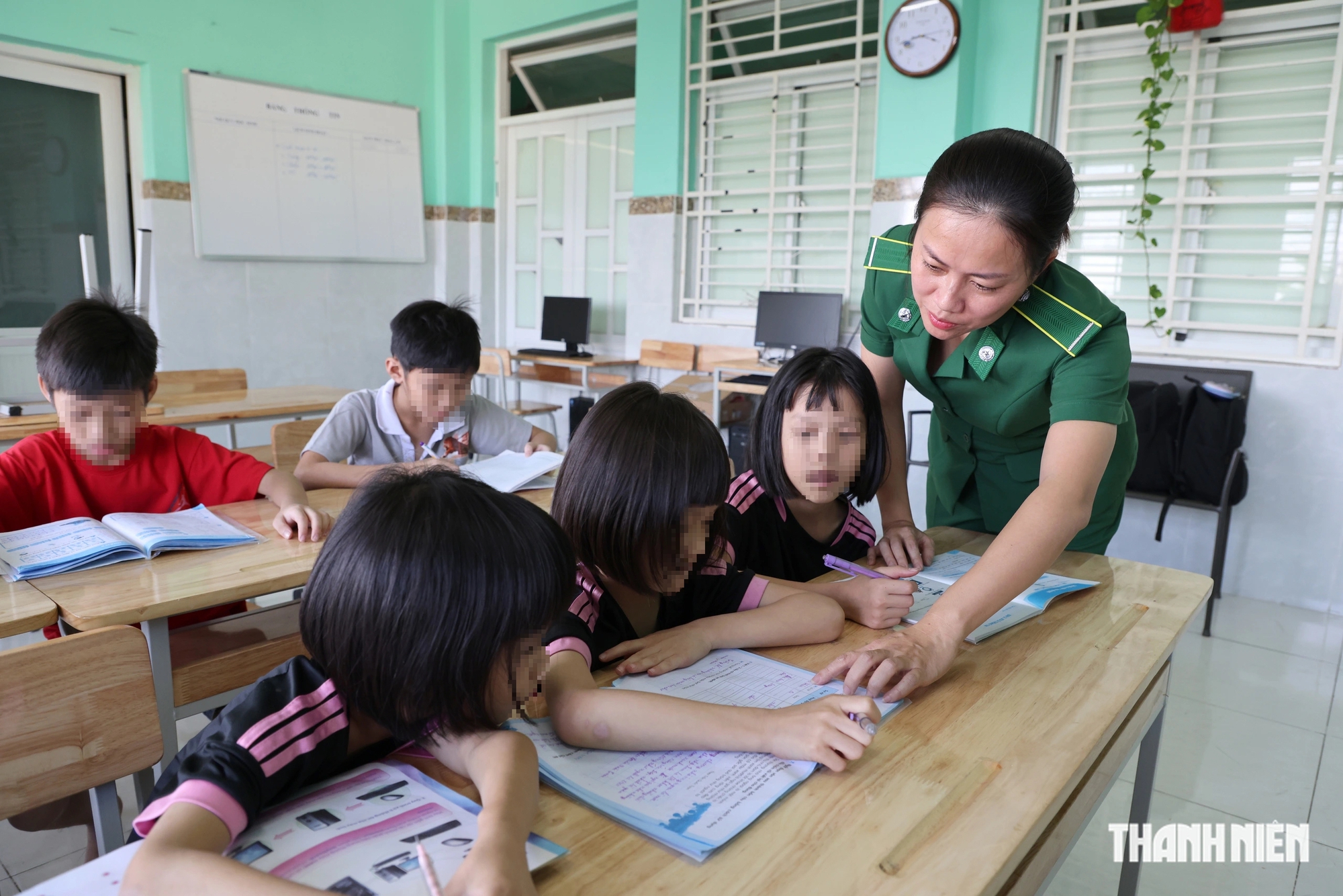 Từ điều tra 'Tội ác trong một mái ấm': Vẽ lại tuổi thơ sau giông bão- Ảnh 5. Từ điều tra 'Tội ác trong một mái ấm': Vẽ lại tuổi thơ sau giông bão- Ảnh 5.
