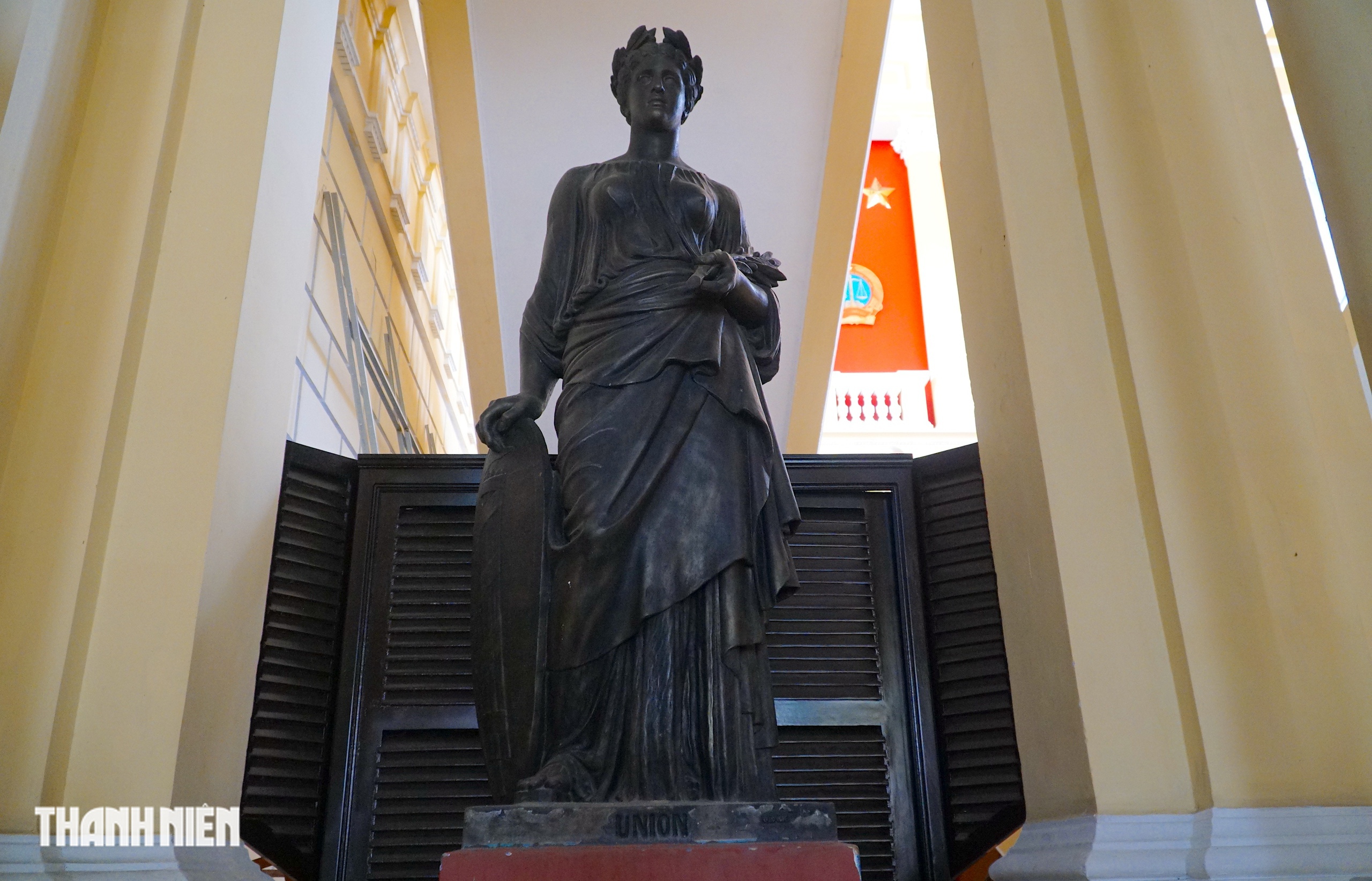 Tượng nữ thần c&ocirc;ng l&yacute; v&agrave; ph&ugrave; đi&ecirc;u cổ trong T&ograve;a &aacute;n Nh&acirc;n d&acirc;n TP.HCM - Ảnh 7.