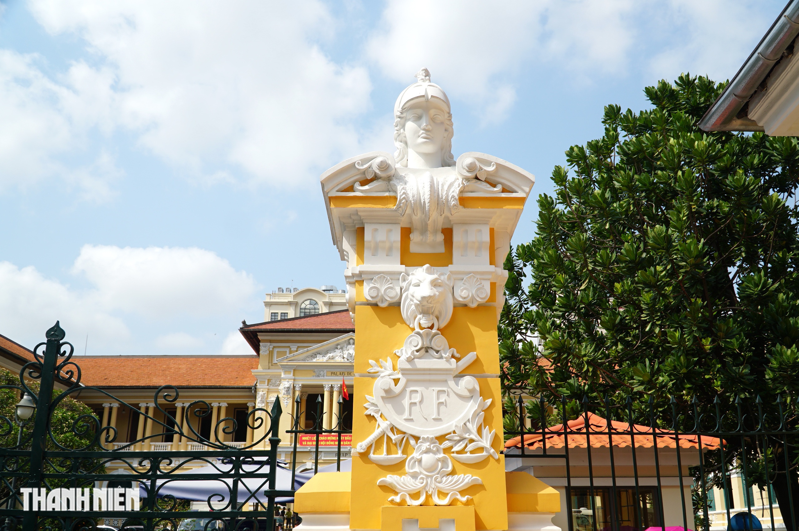 Tượng nữ thần c&ocirc;ng l&yacute; v&agrave; ph&ugrave; đi&ecirc;u cổ trong T&ograve;a &aacute;n Nh&acirc;n d&acirc;n TP.HCM - Ảnh 3.