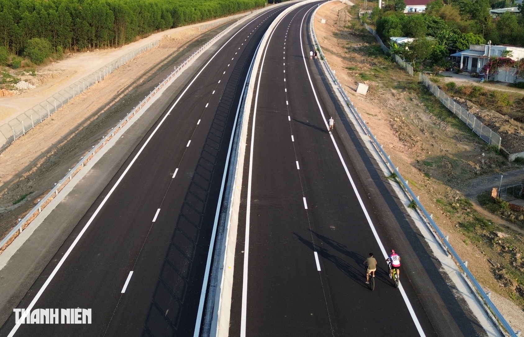 - Ảnh 4. - Ảnh 4.